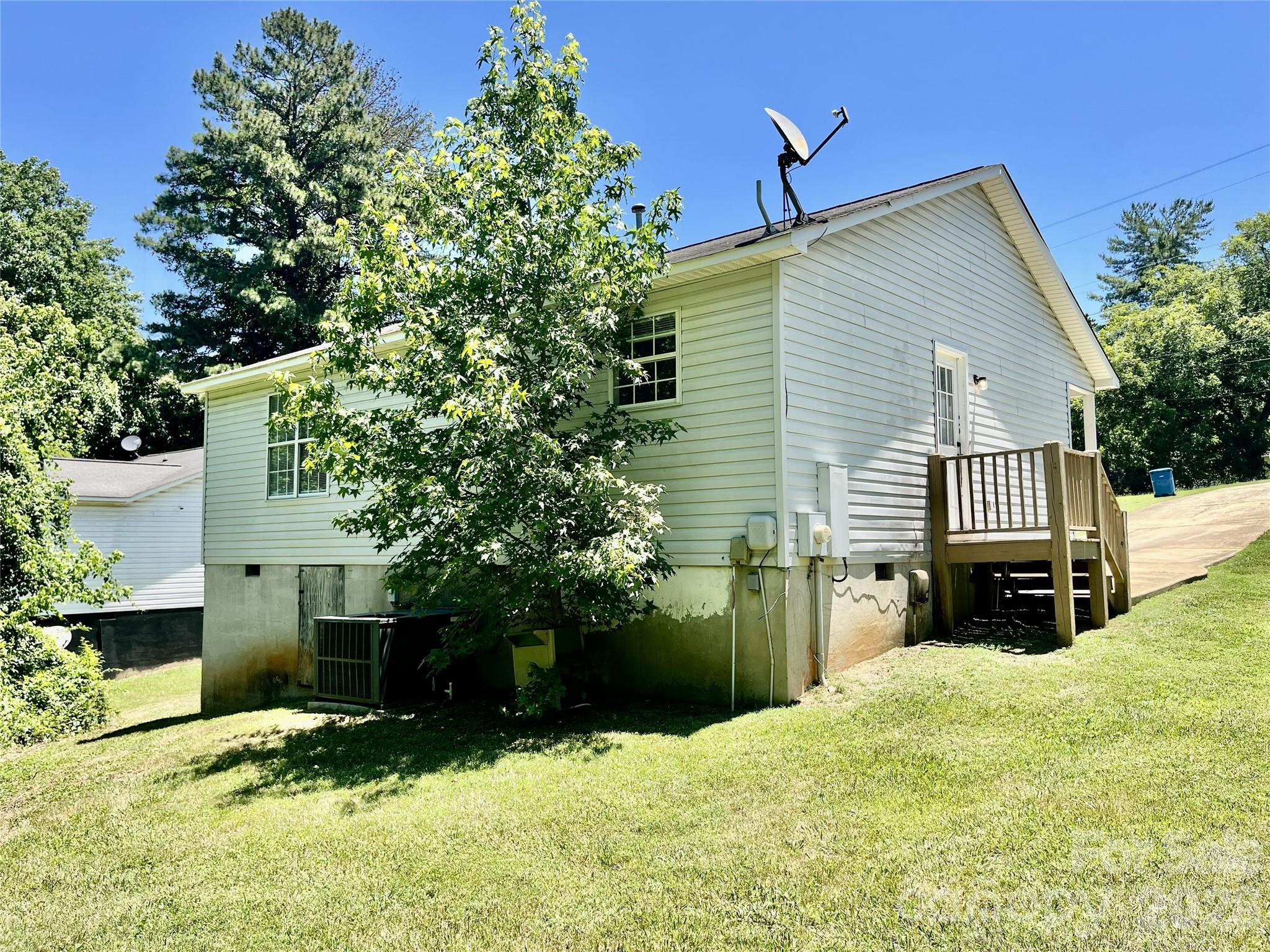 908 Green Street Property Photo 2