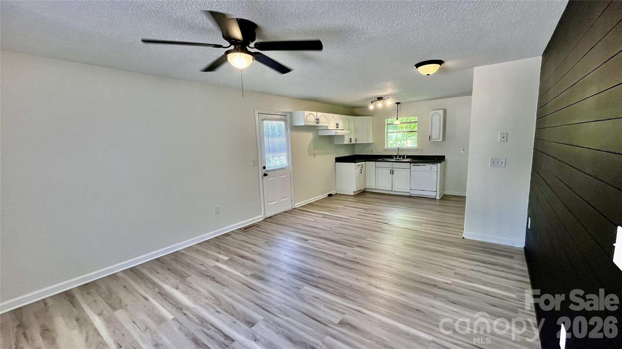 908 Green Street Property Photo 5