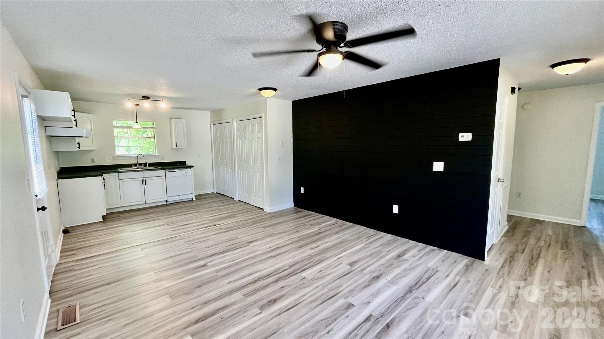 908 Green Street Property Photo 12