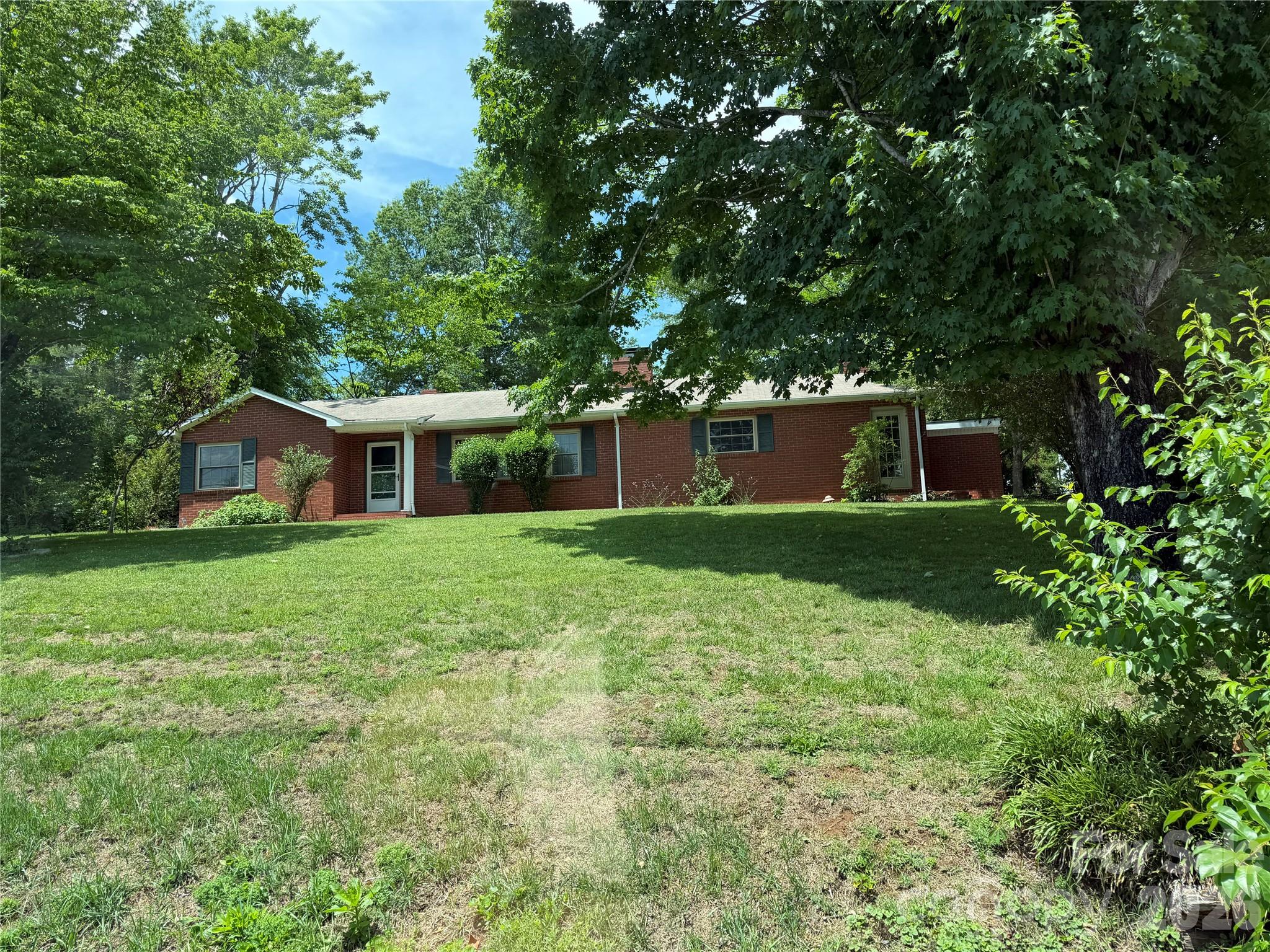 901 Ridgecrest Drive Property Photo 1
