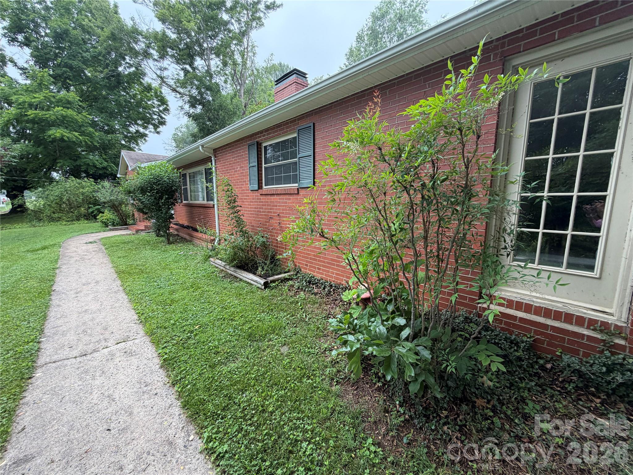 901 Ridgecrest Drive Property Photo 2