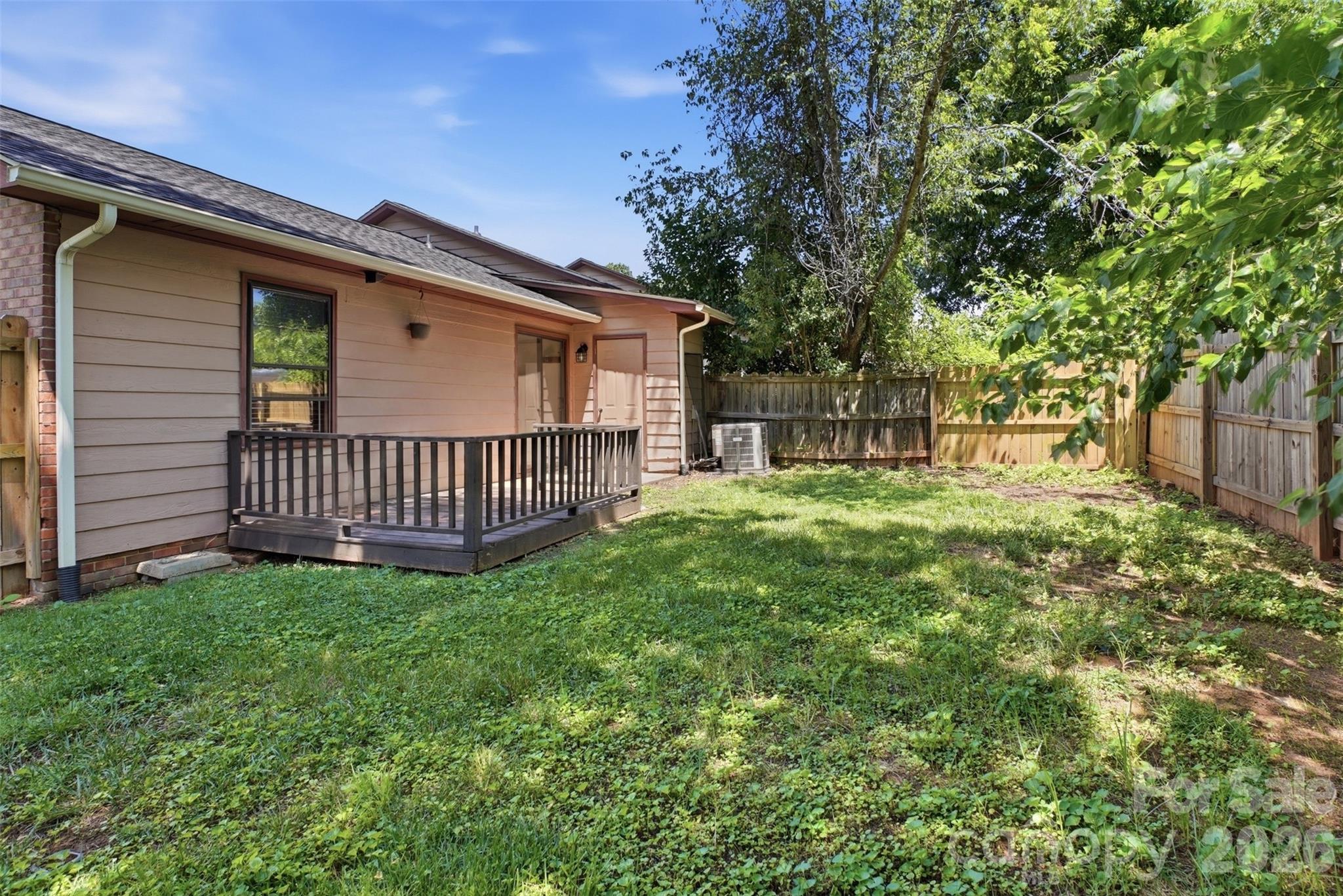 137 Glenwood Drive D Property Photo 5