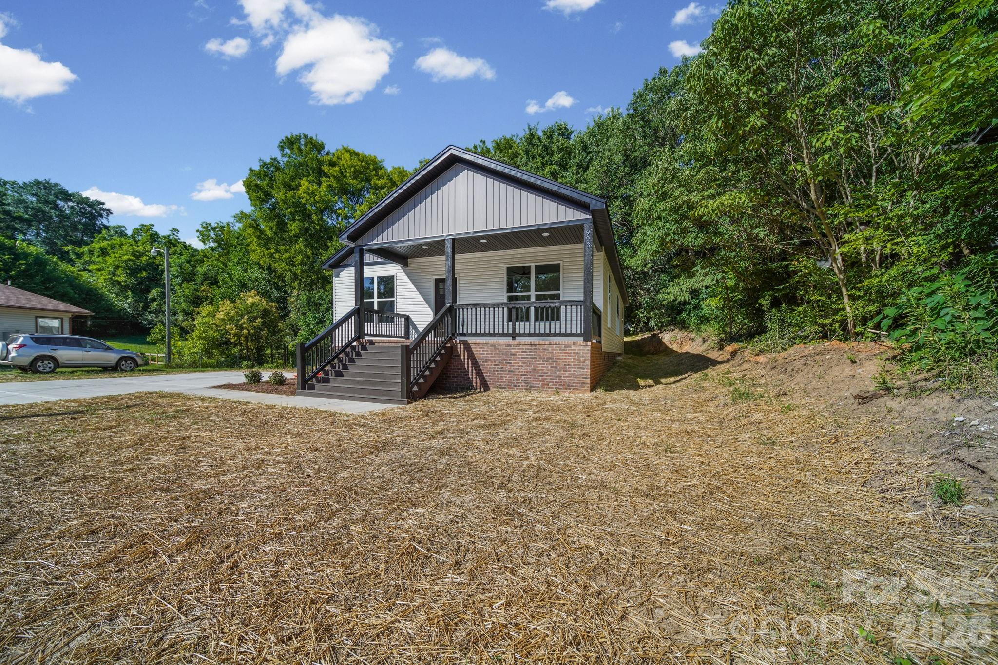 993 13th Street Property Photo 2