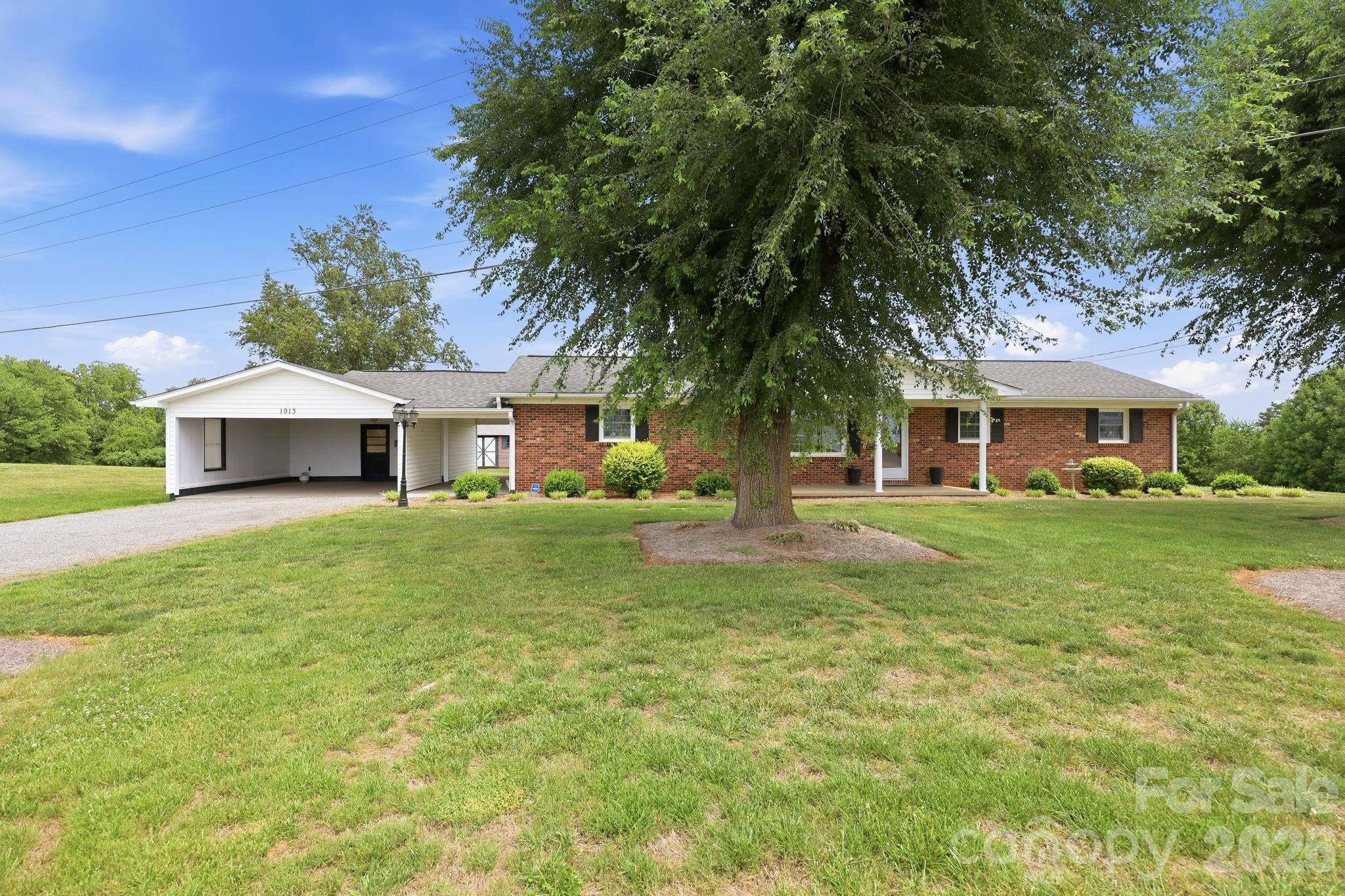 1913 Nebo Road Property Photo 1