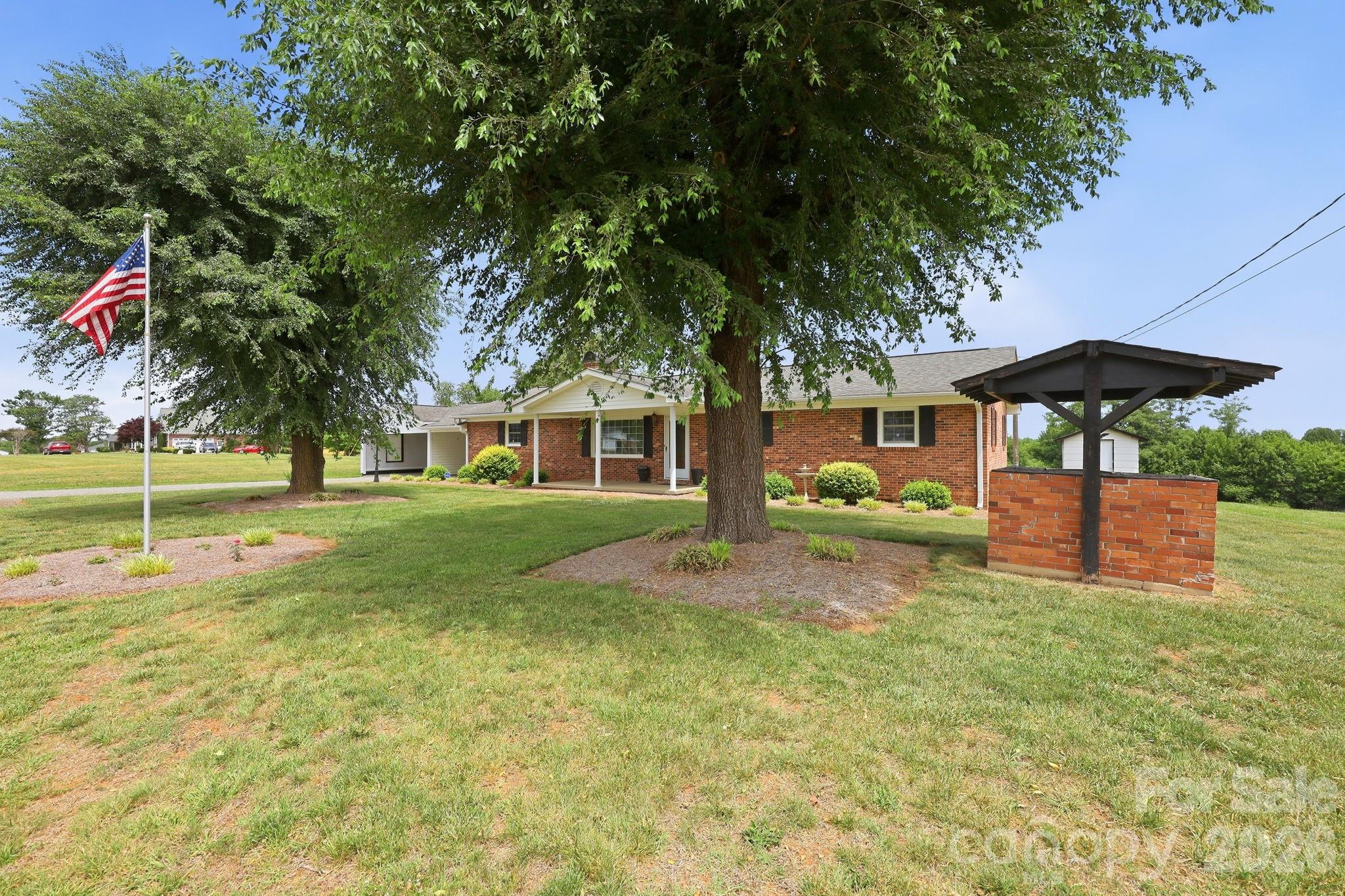 1913 Nebo Road Property Photo 3