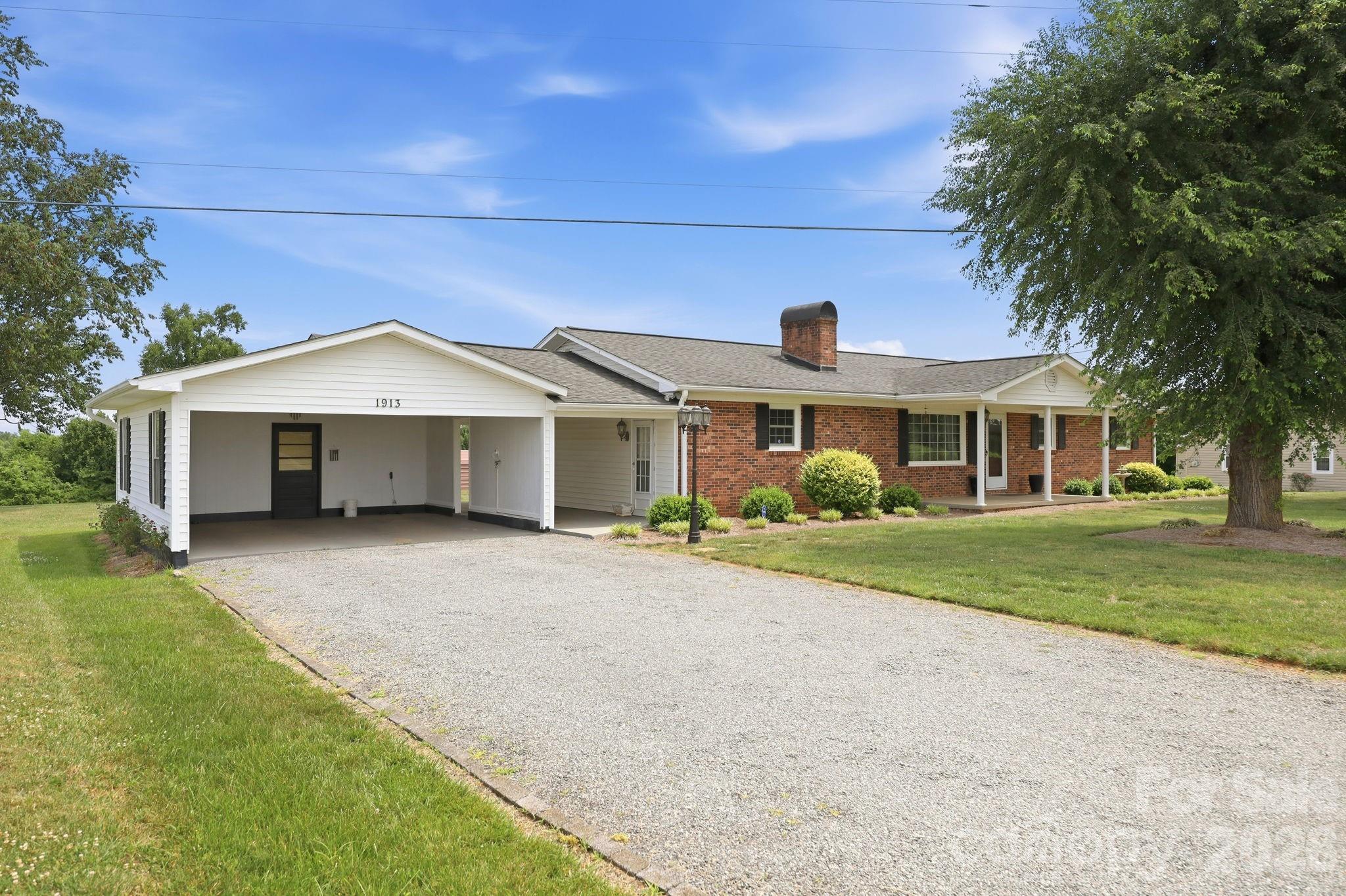 1913 Nebo Road Property Photo 4