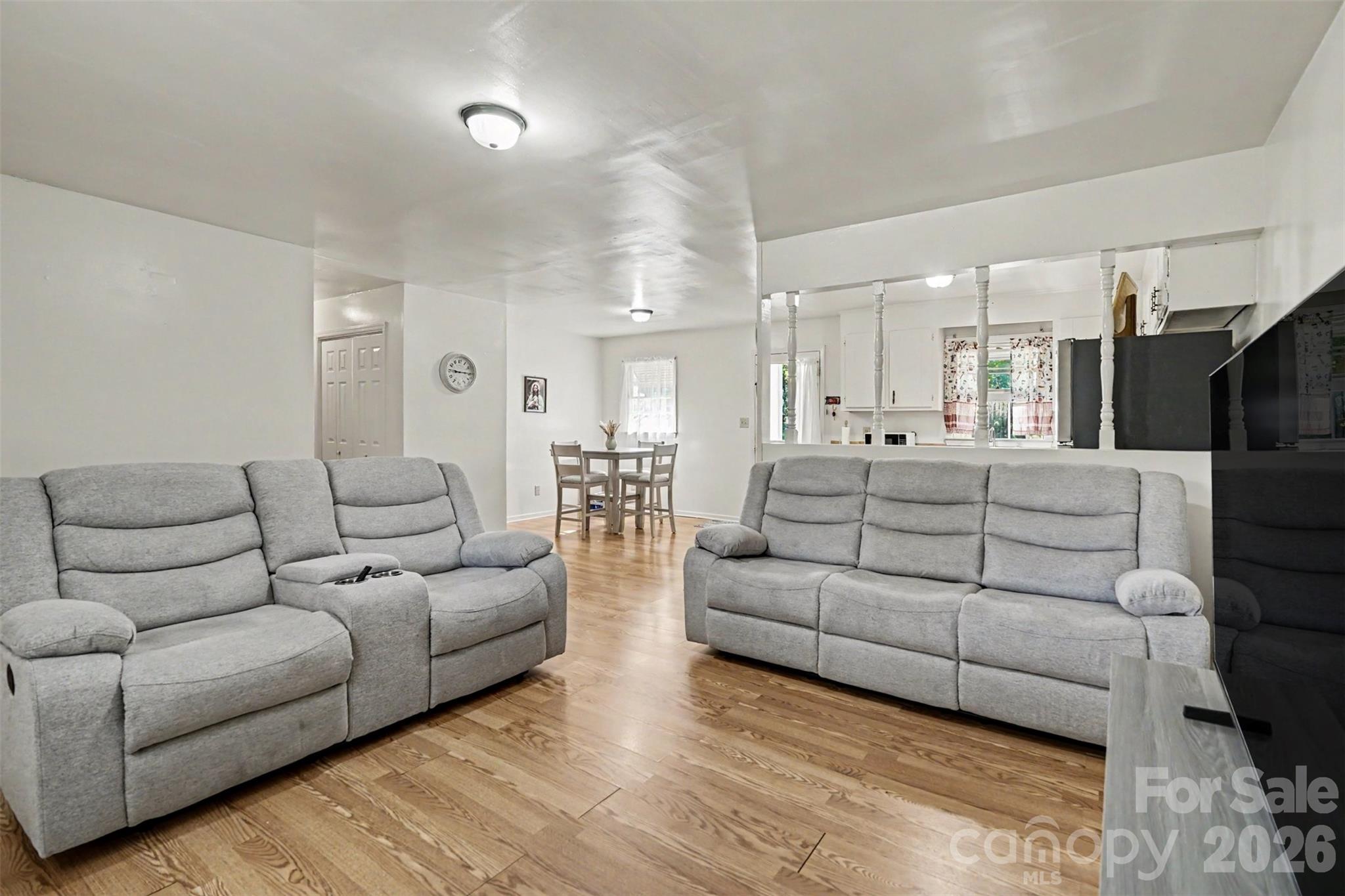 308 N Carpenter Street Property Photo 4