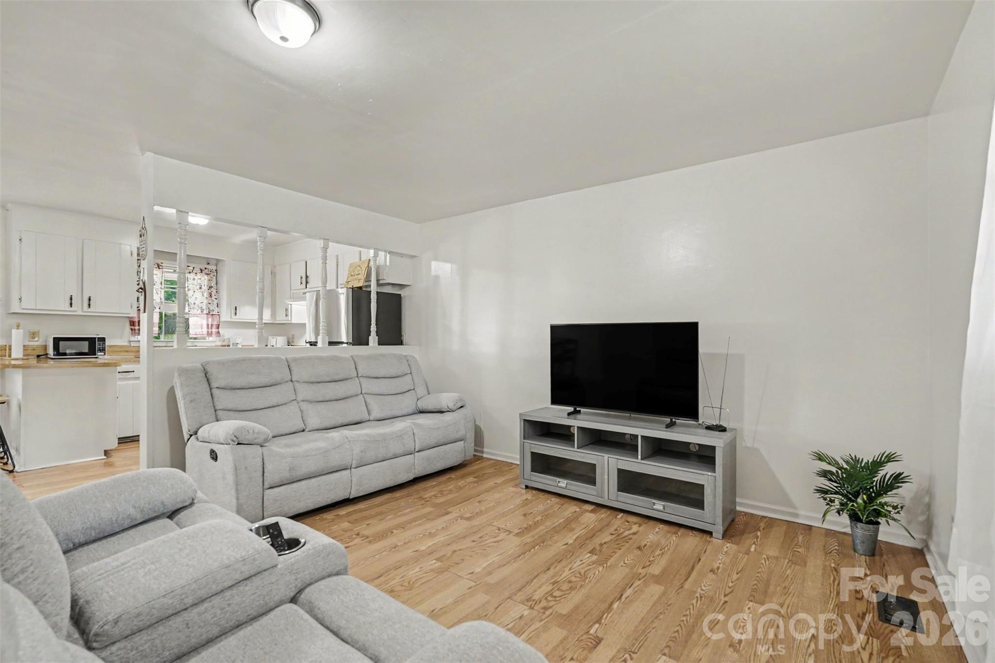 308 N Carpenter Street Property Photo 5