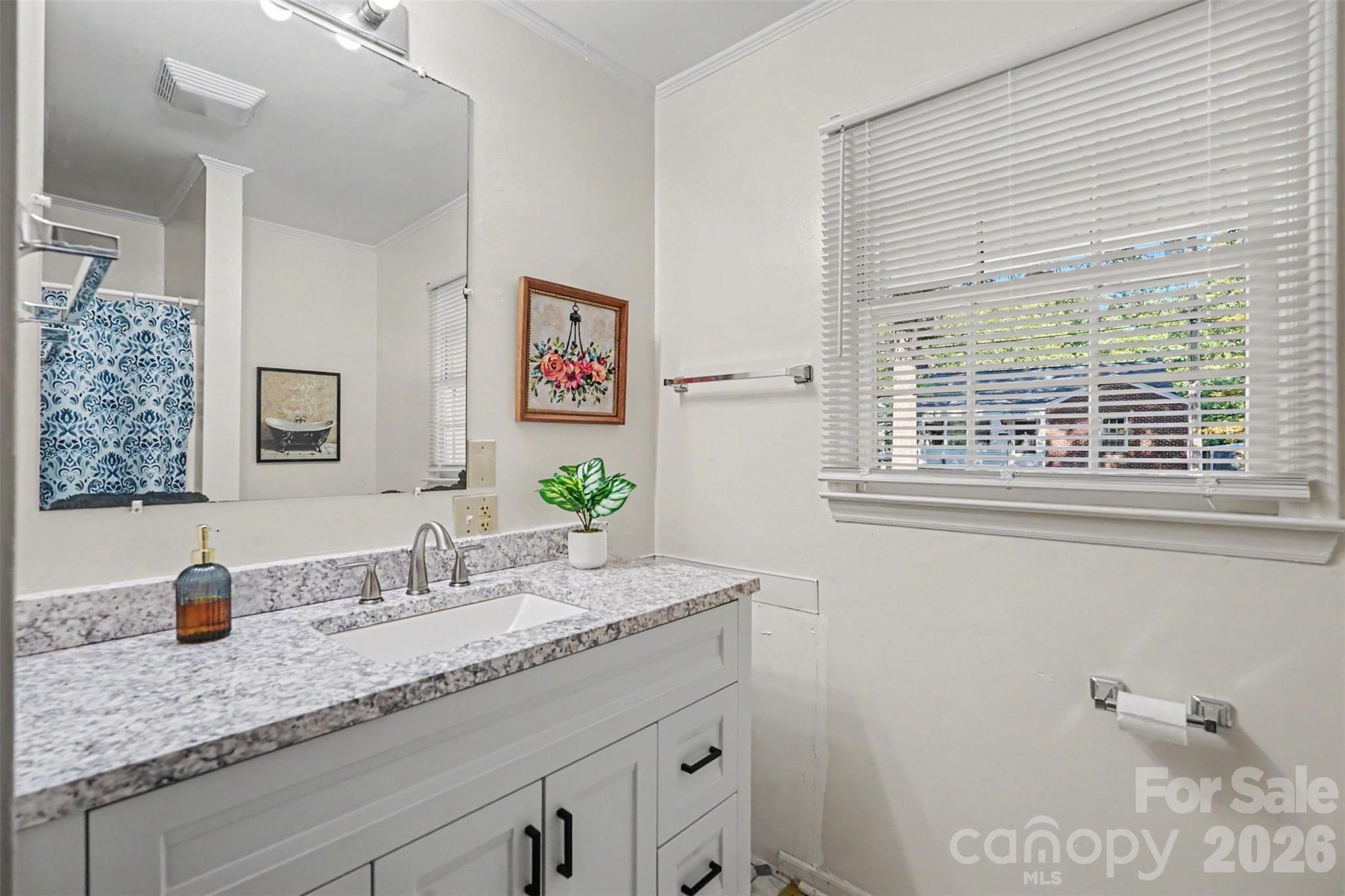 308 N Carpenter Street Property Photo 14