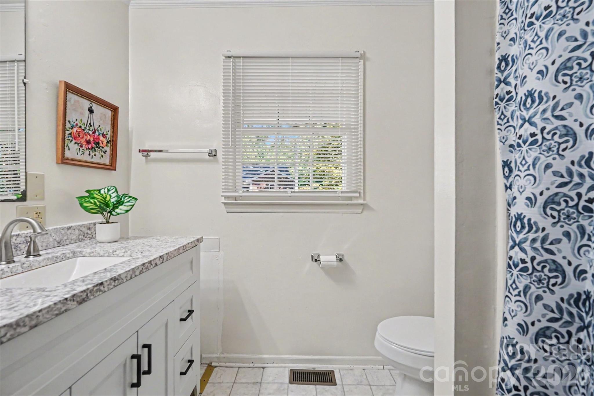 308 N Carpenter Street Property Photo 15