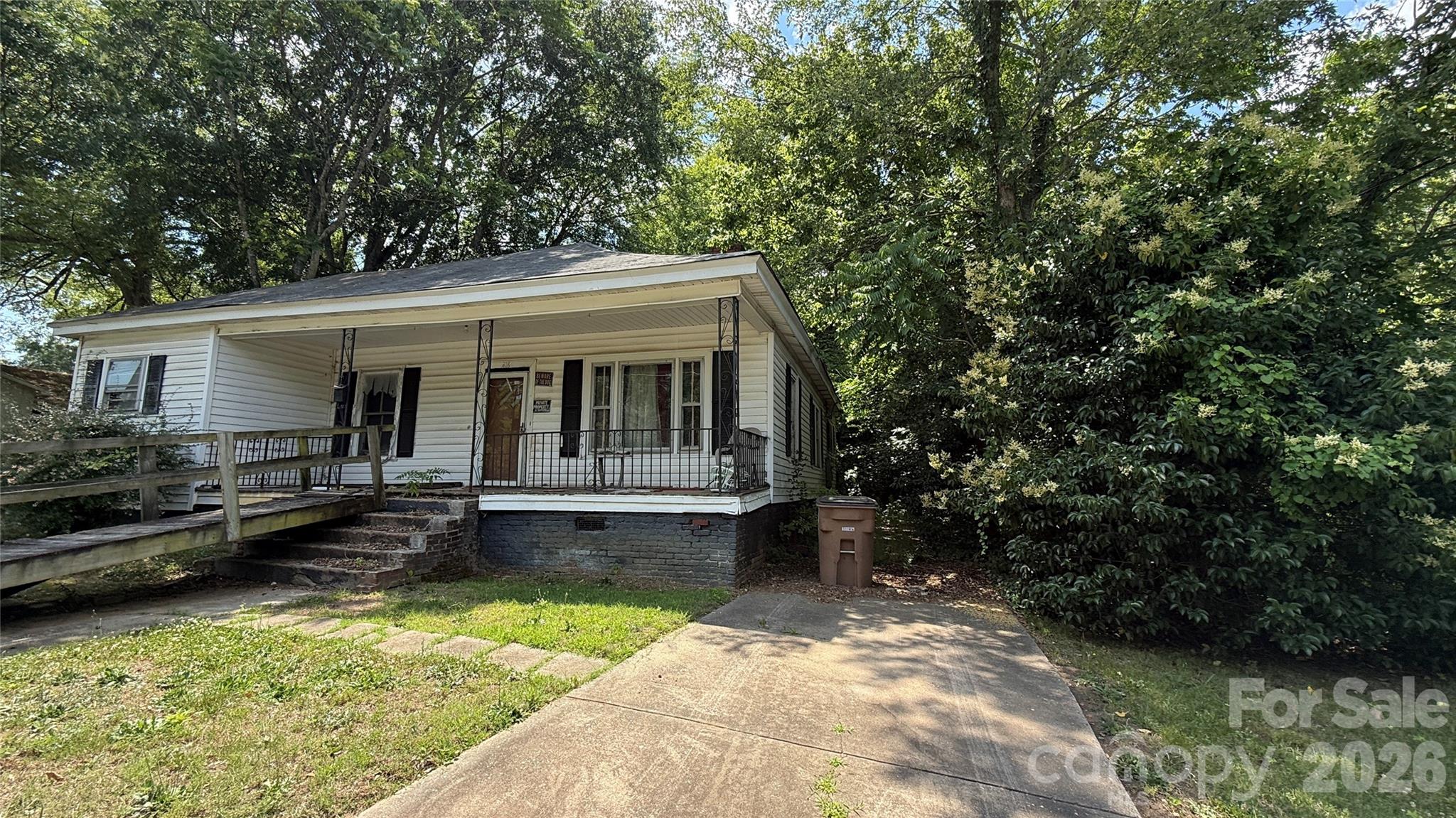 416 Martin Street Property Photo 2
