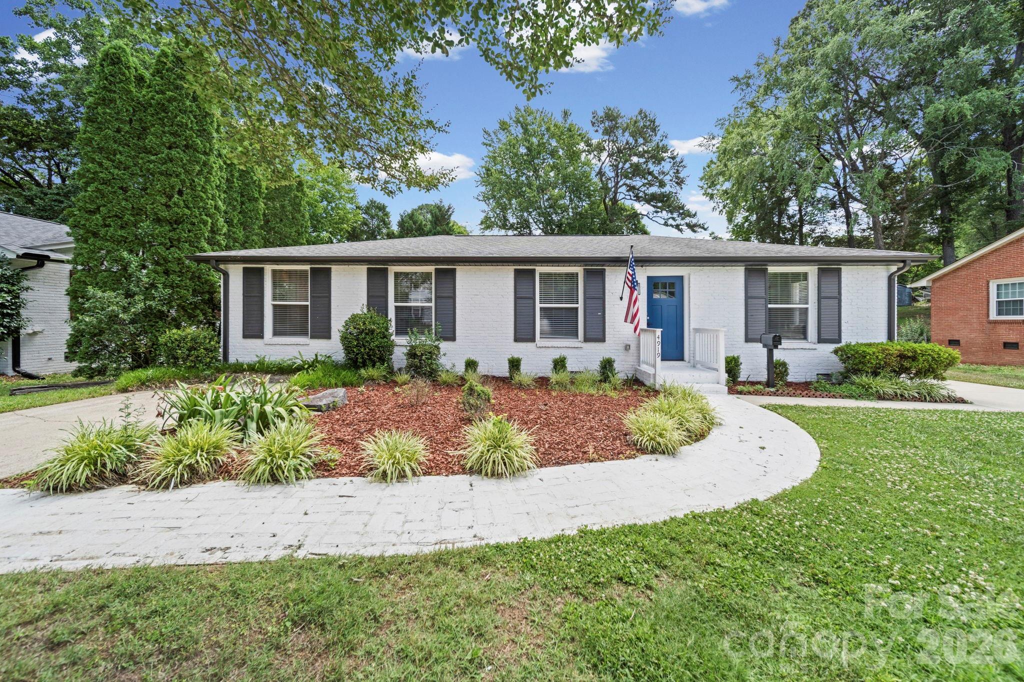 4919 Seacroft Road Property Photo 1