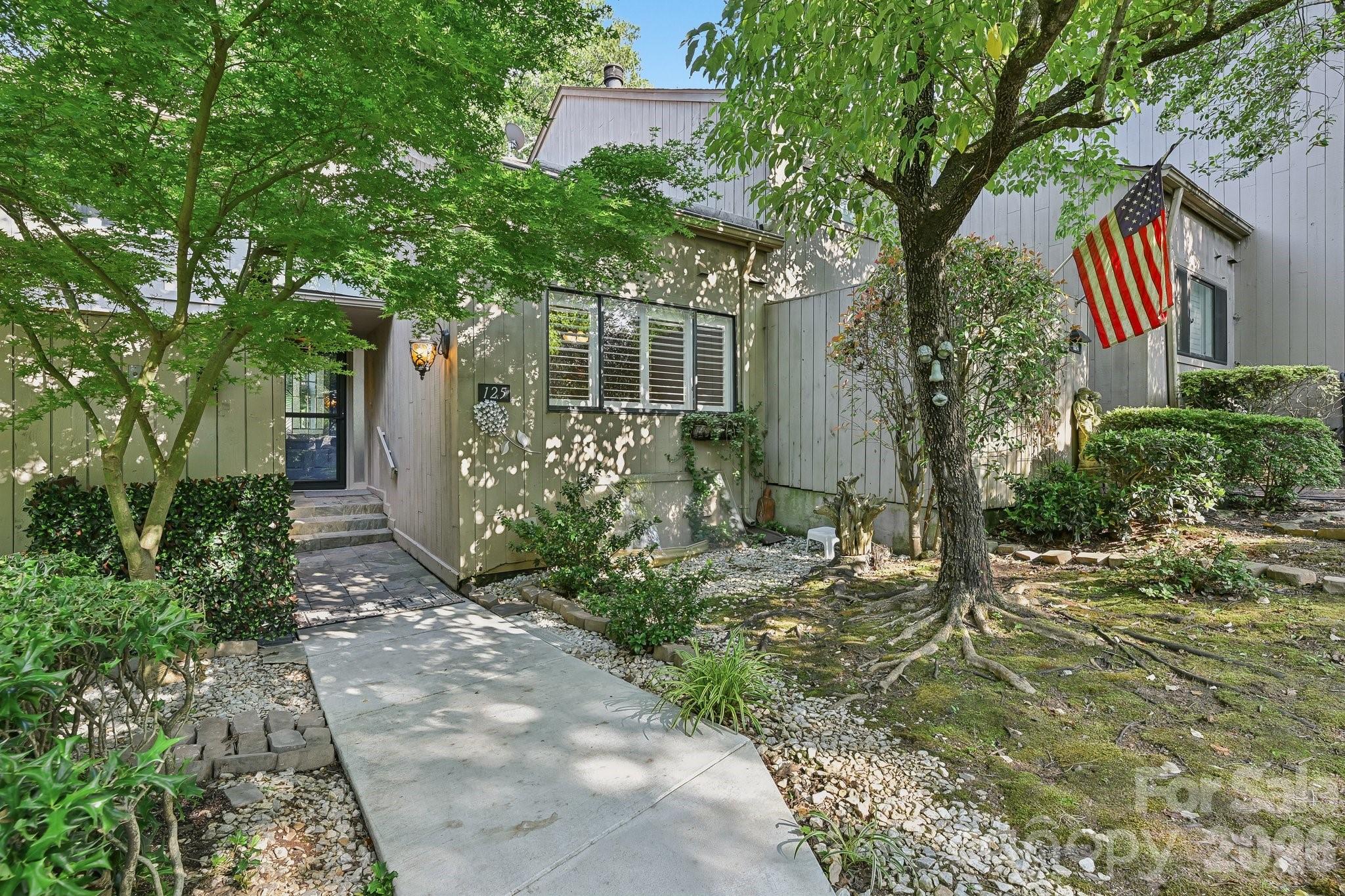 125 Pine Grove Circle Property Photo 1