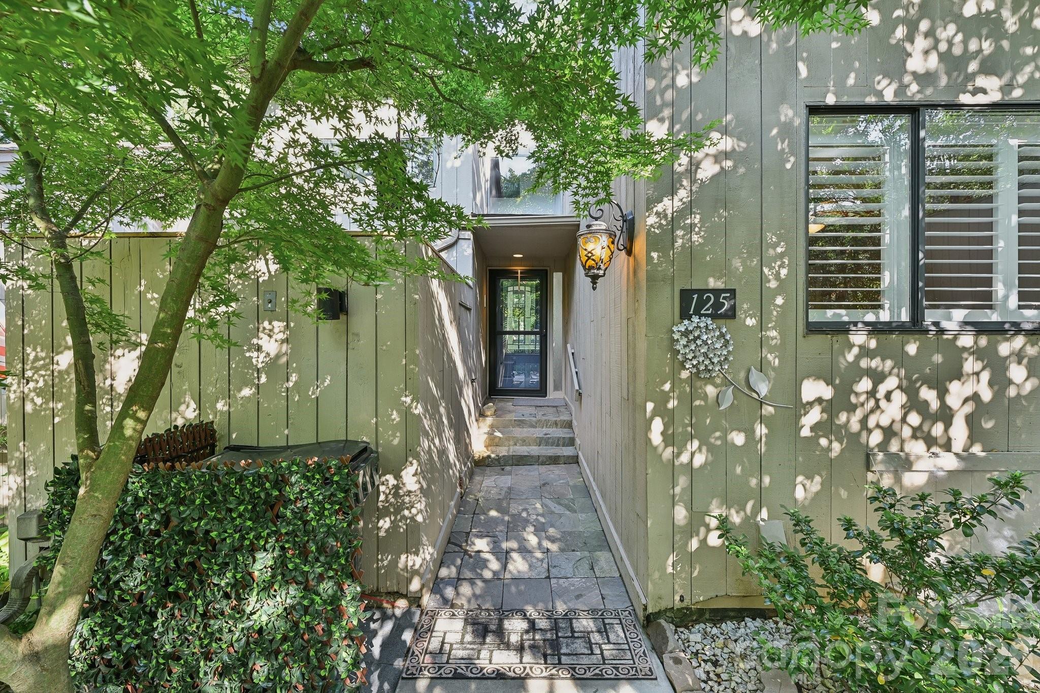 125 Pine Grove Circle Property Photo 2