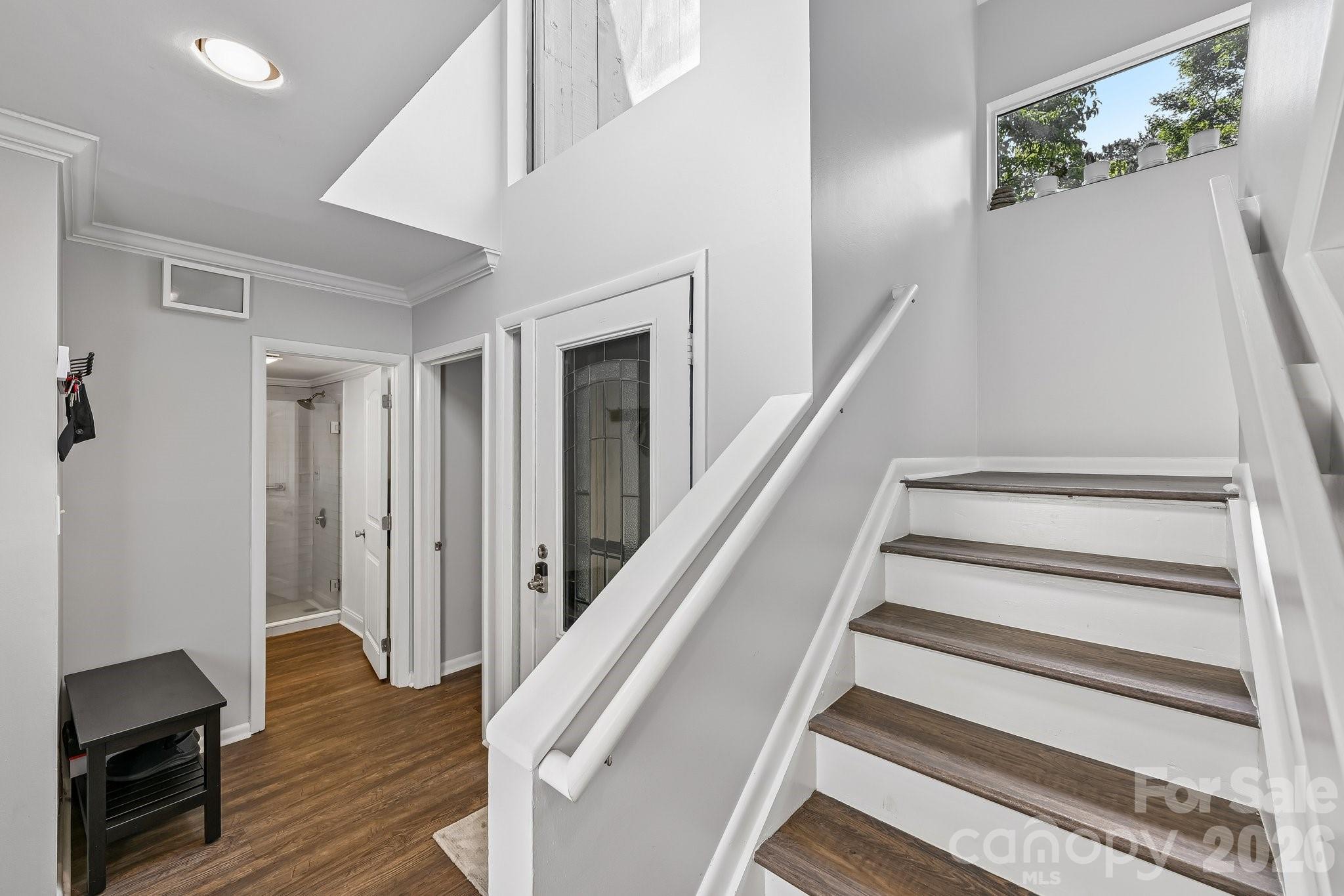 125 Pine Grove Circle Property Photo 4