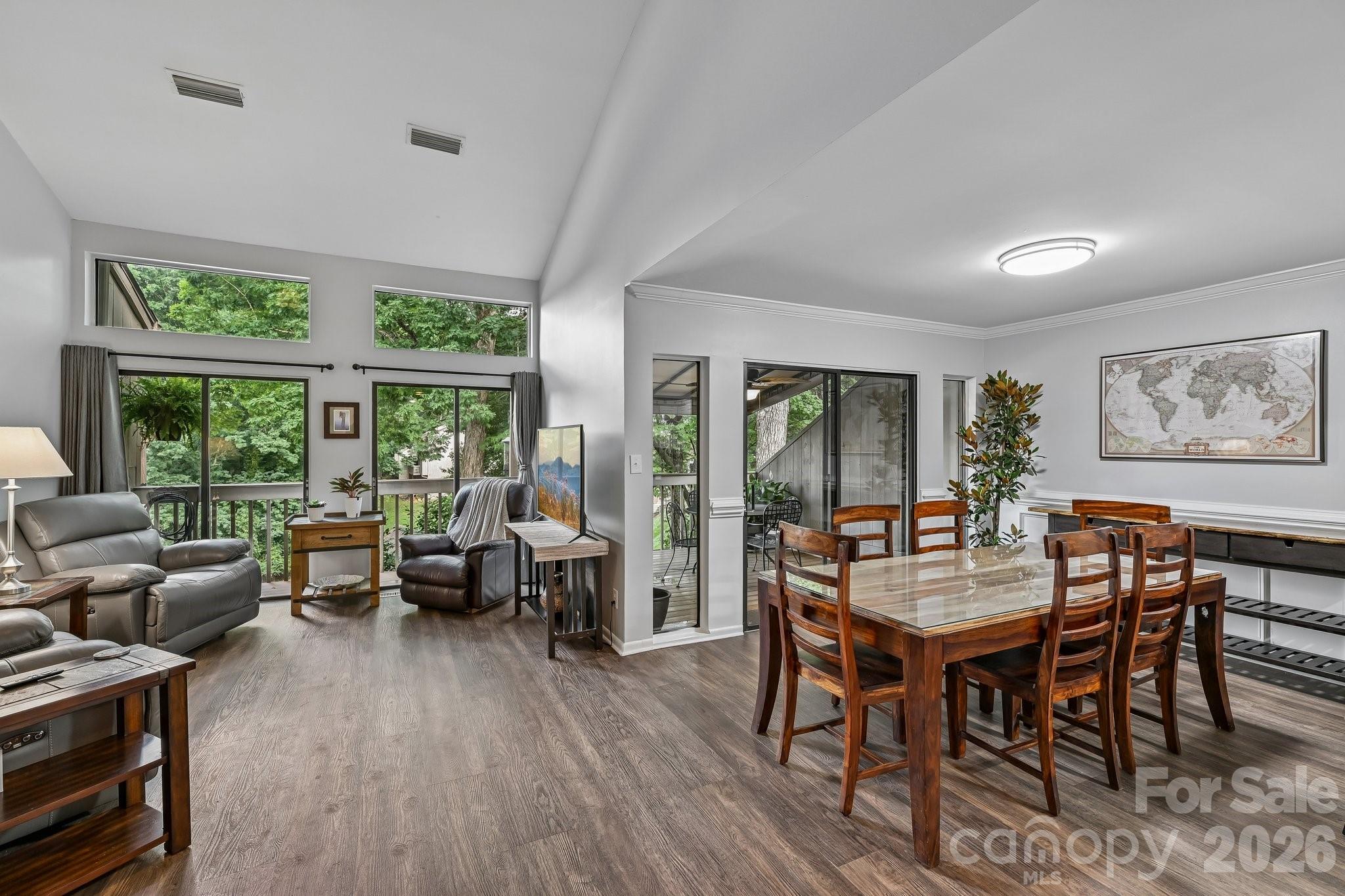 125 Pine Grove Circle Property Photo 8
