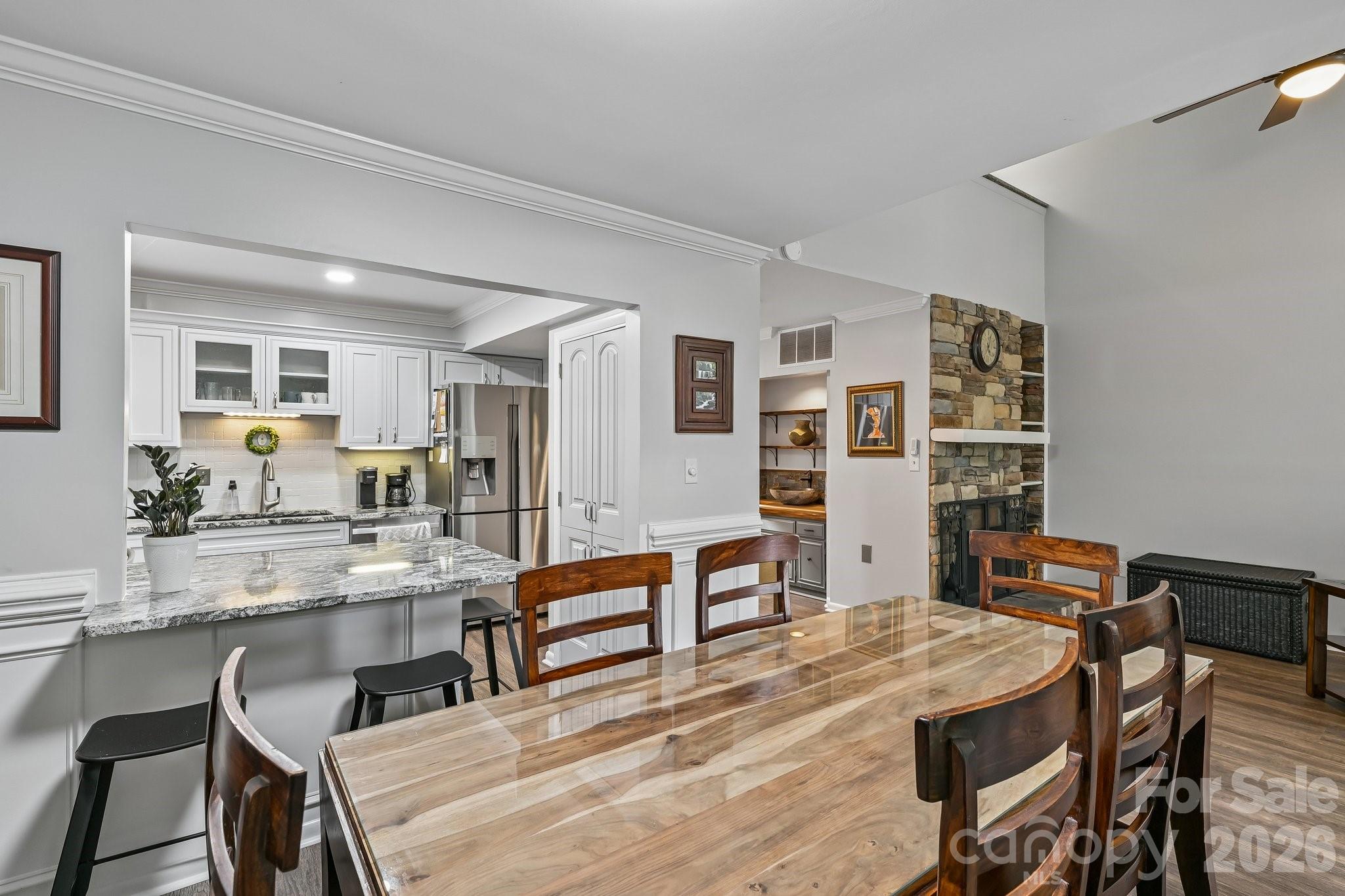 125 Pine Grove Circle Property Photo 11