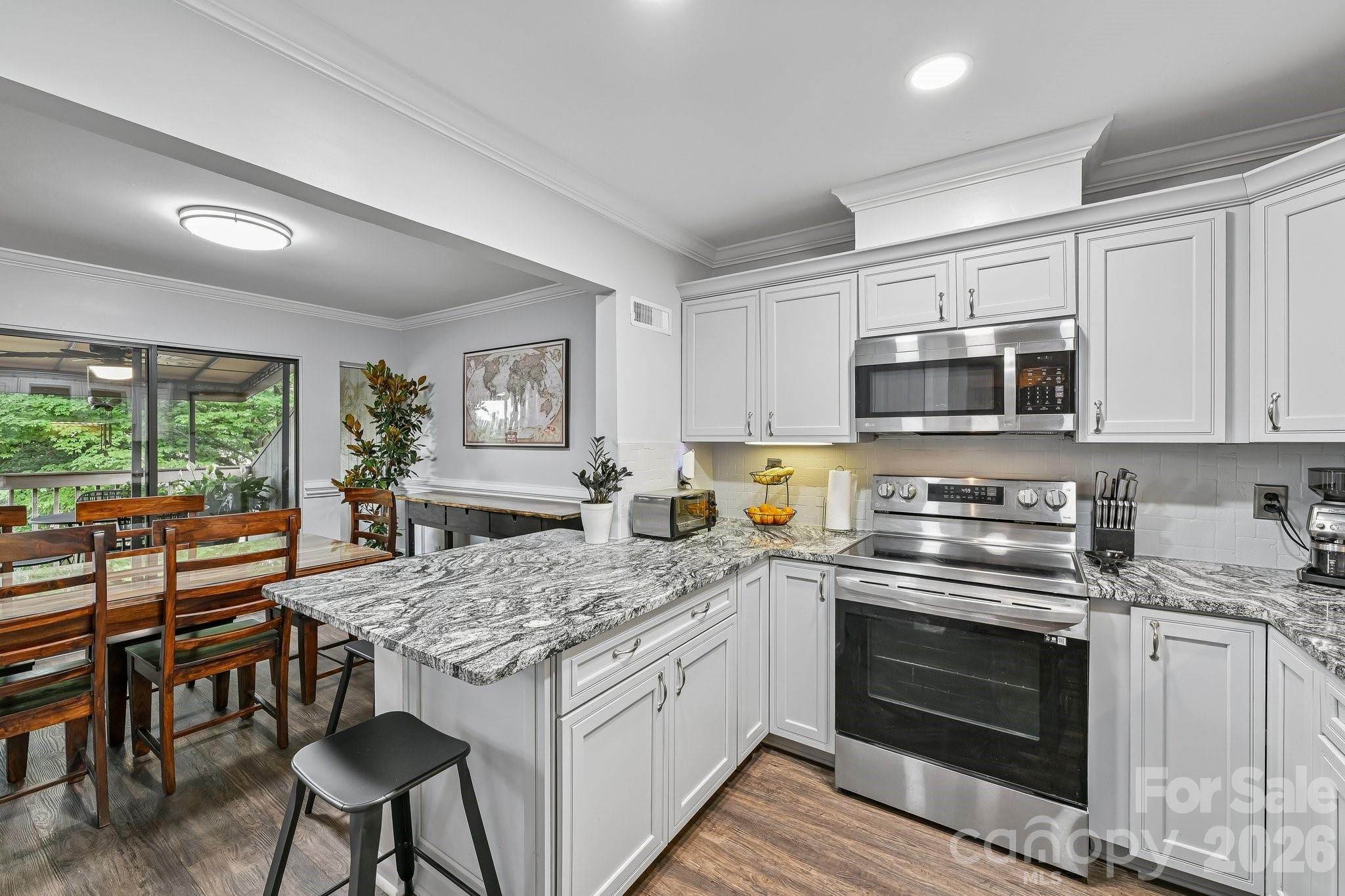 125 Pine Grove Circle Property Photo 13