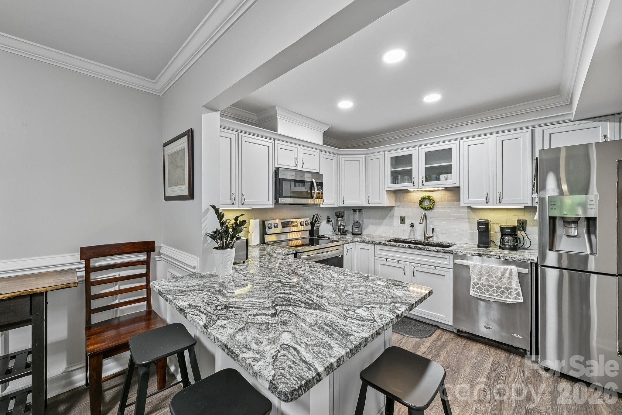 125 Pine Grove Circle Property Photo 14