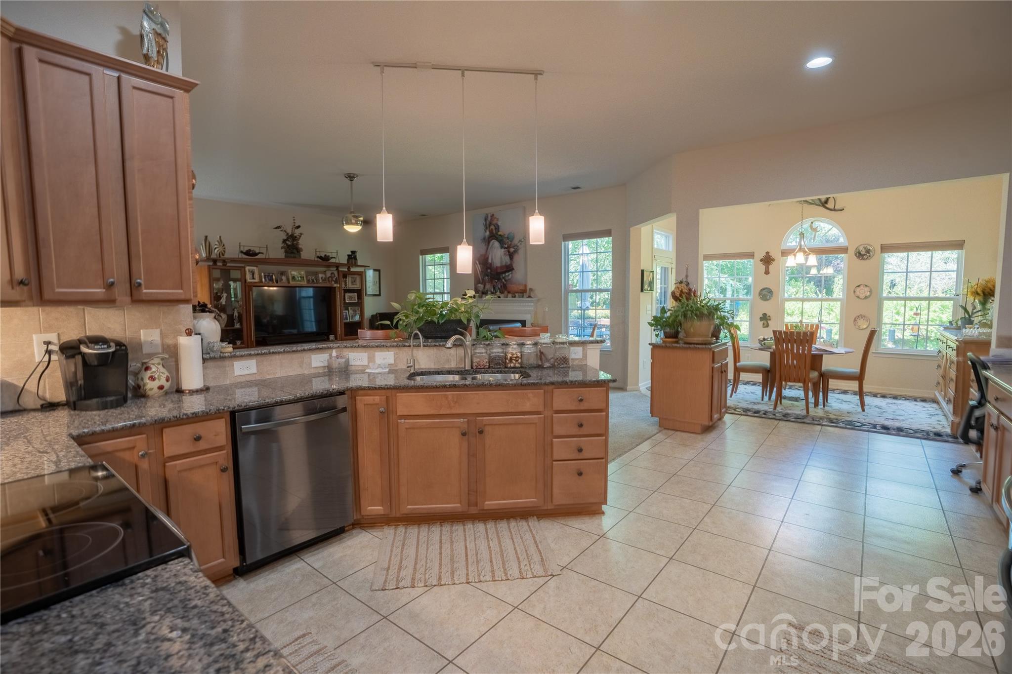 7661 Sellers Way Property Photo 4