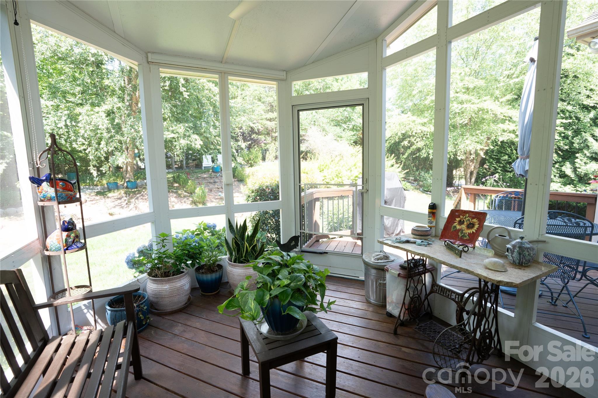 7661 Sellers Way Property Photo 8