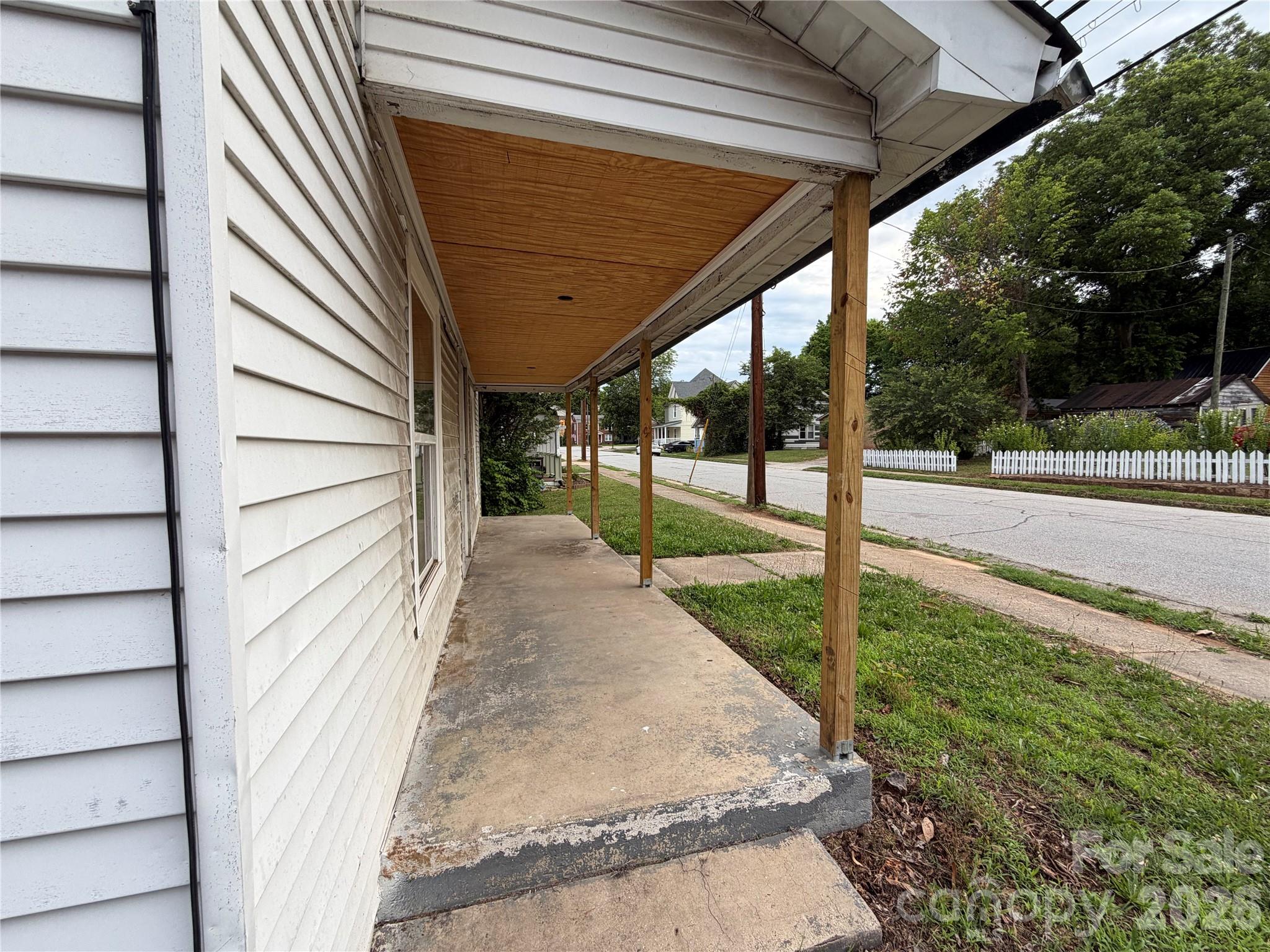 305 W Harrison Street Property Photo 5