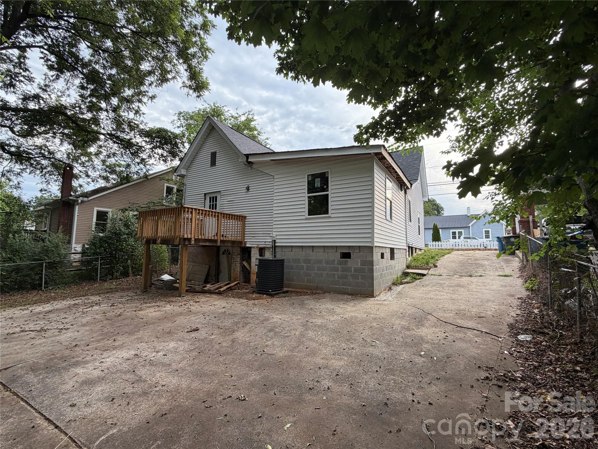 305 W Harrison Street Property Photo 6