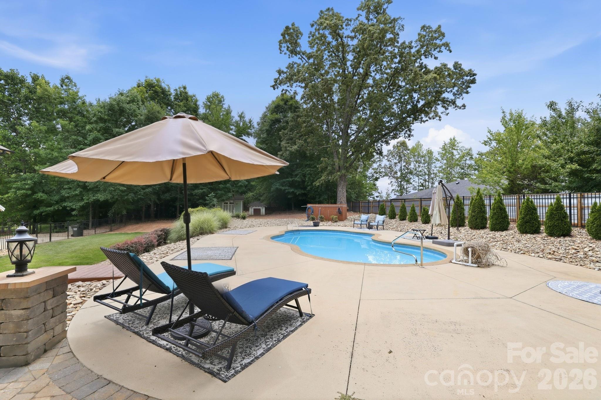 1104 Sawtooth Oak Lane Property Photo 4