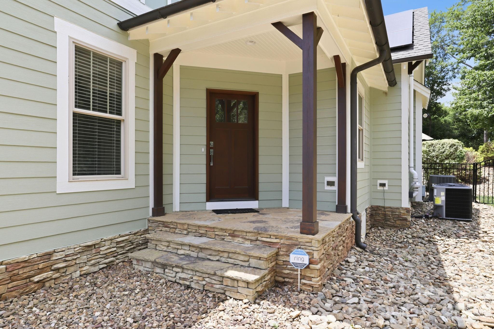 1104 Sawtooth Oak Lane Property Photo 6