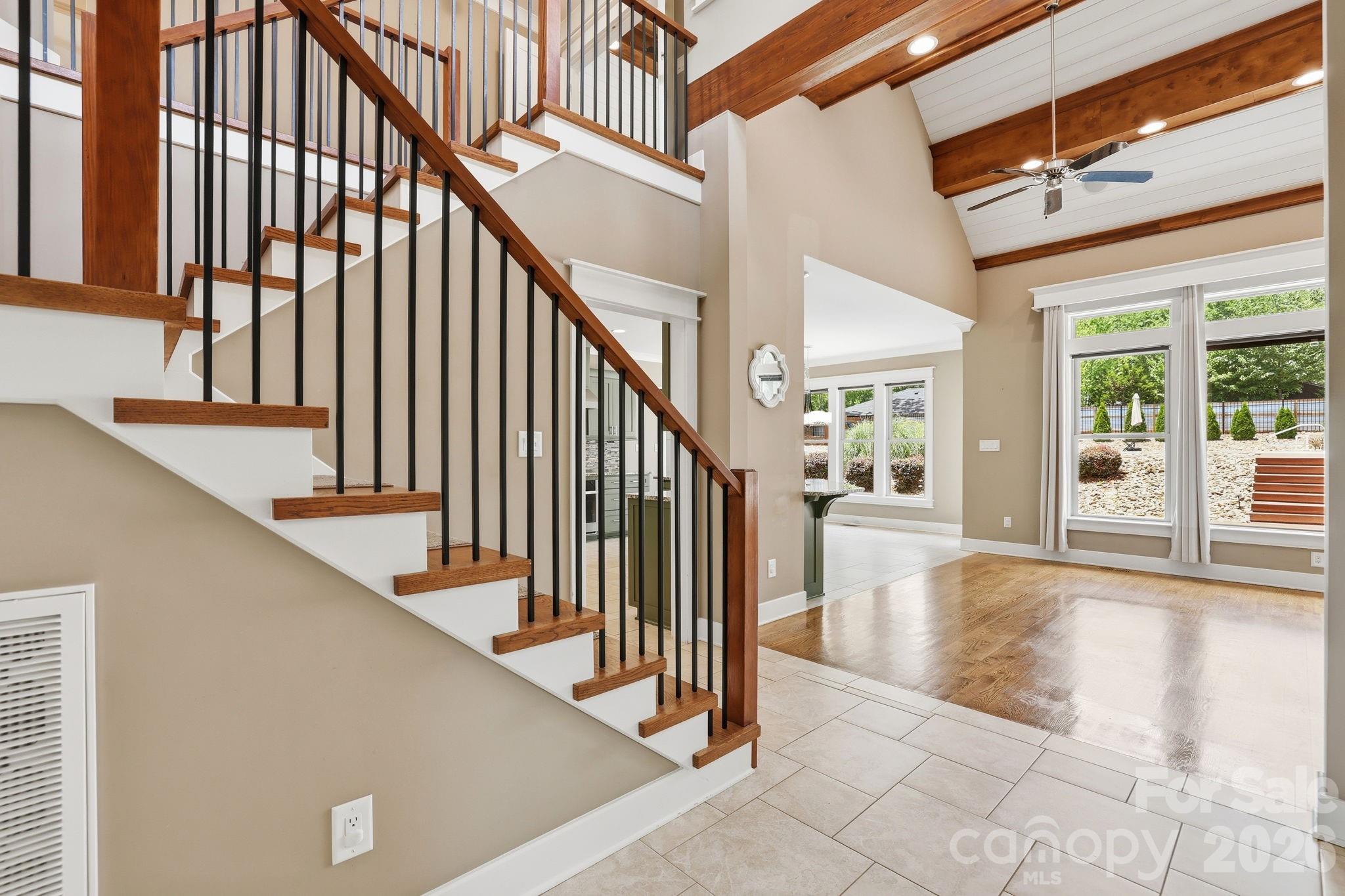 1104 Sawtooth Oak Lane Property Photo 8