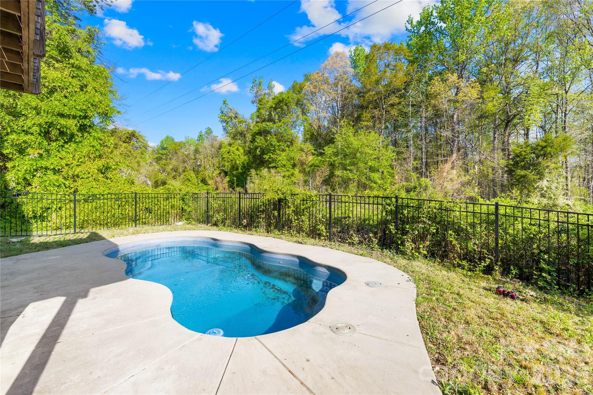 1072 Willow Bend Drive Property Photo 2