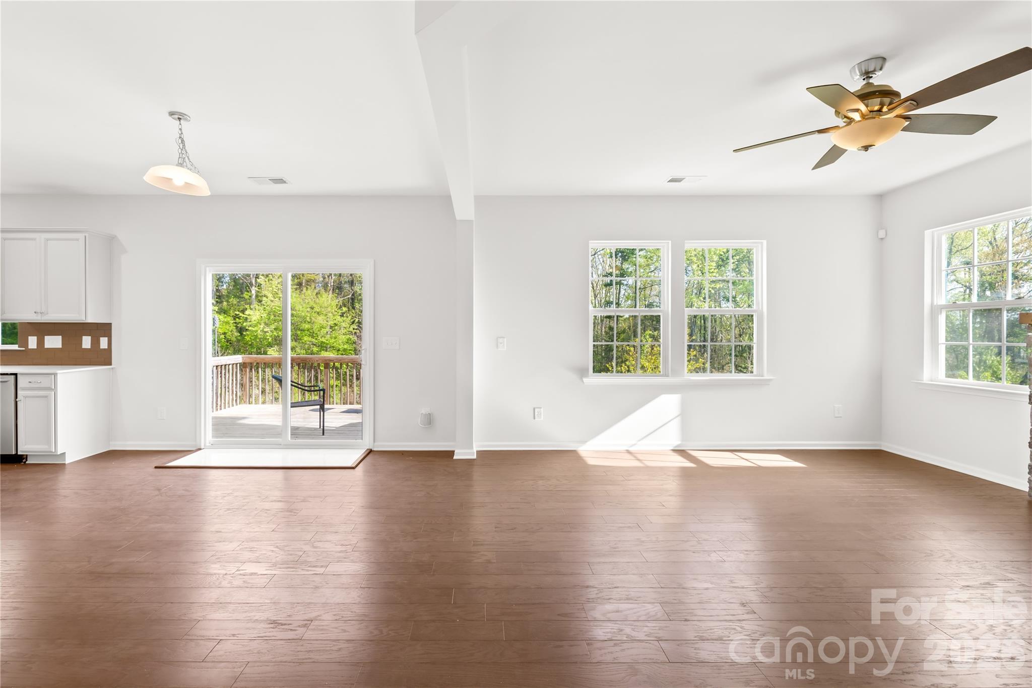 1072 Willow Bend Drive Property Photo 9