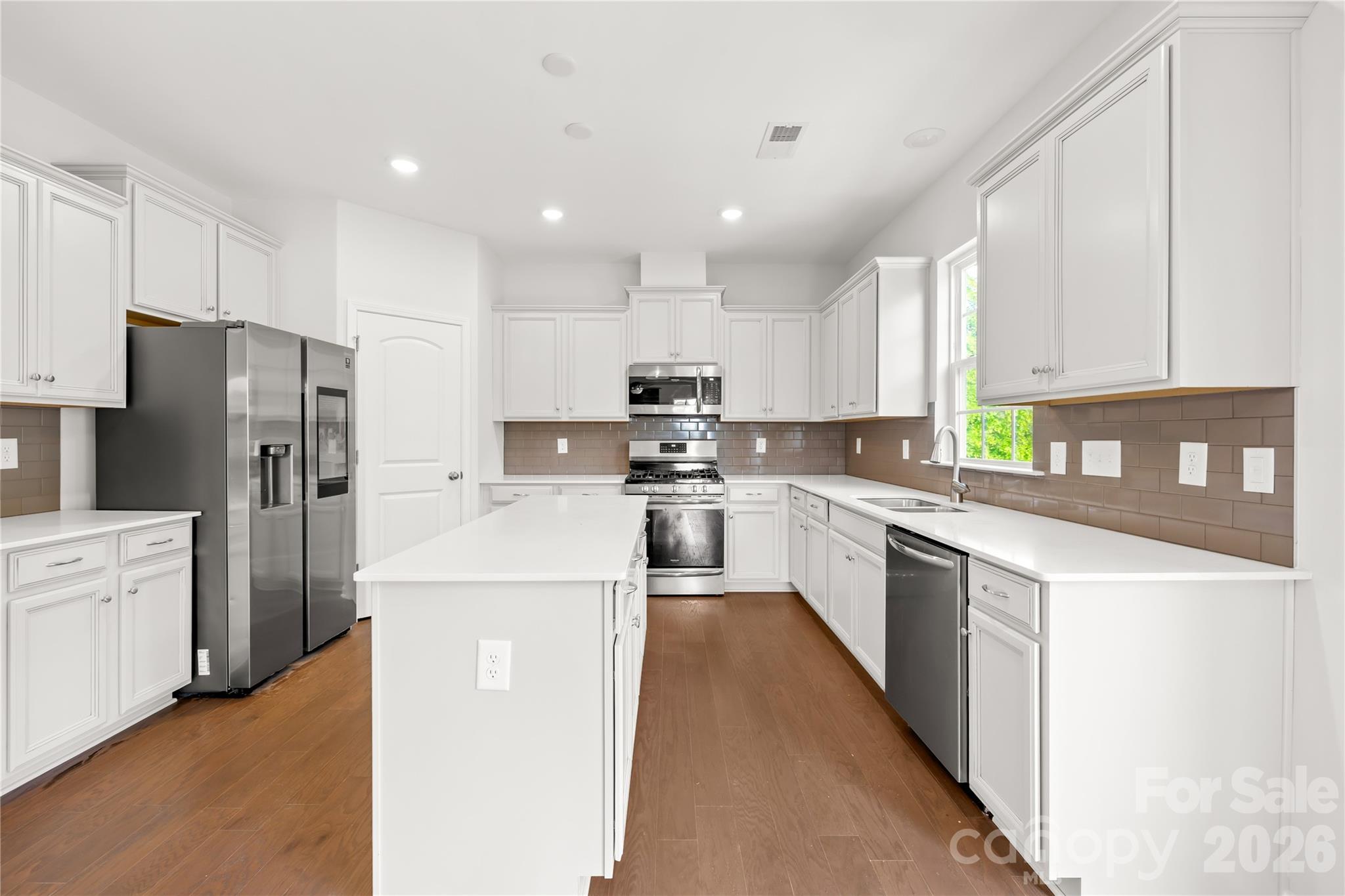 1072 Willow Bend Drive Property Photo 12