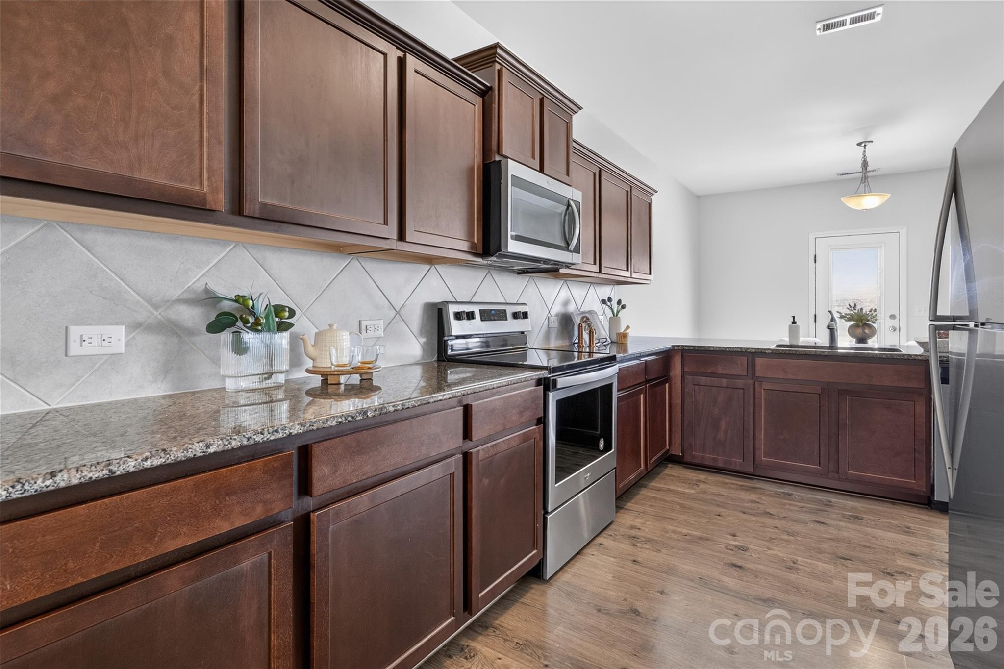 122 Canada Drive 44 Property Photo 4