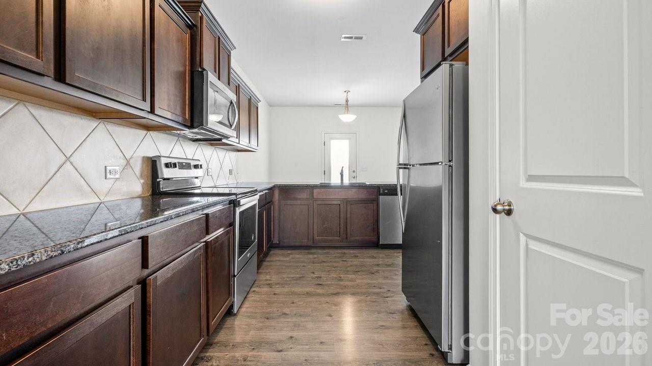 122 Canada Drive 44 Property Photo 6