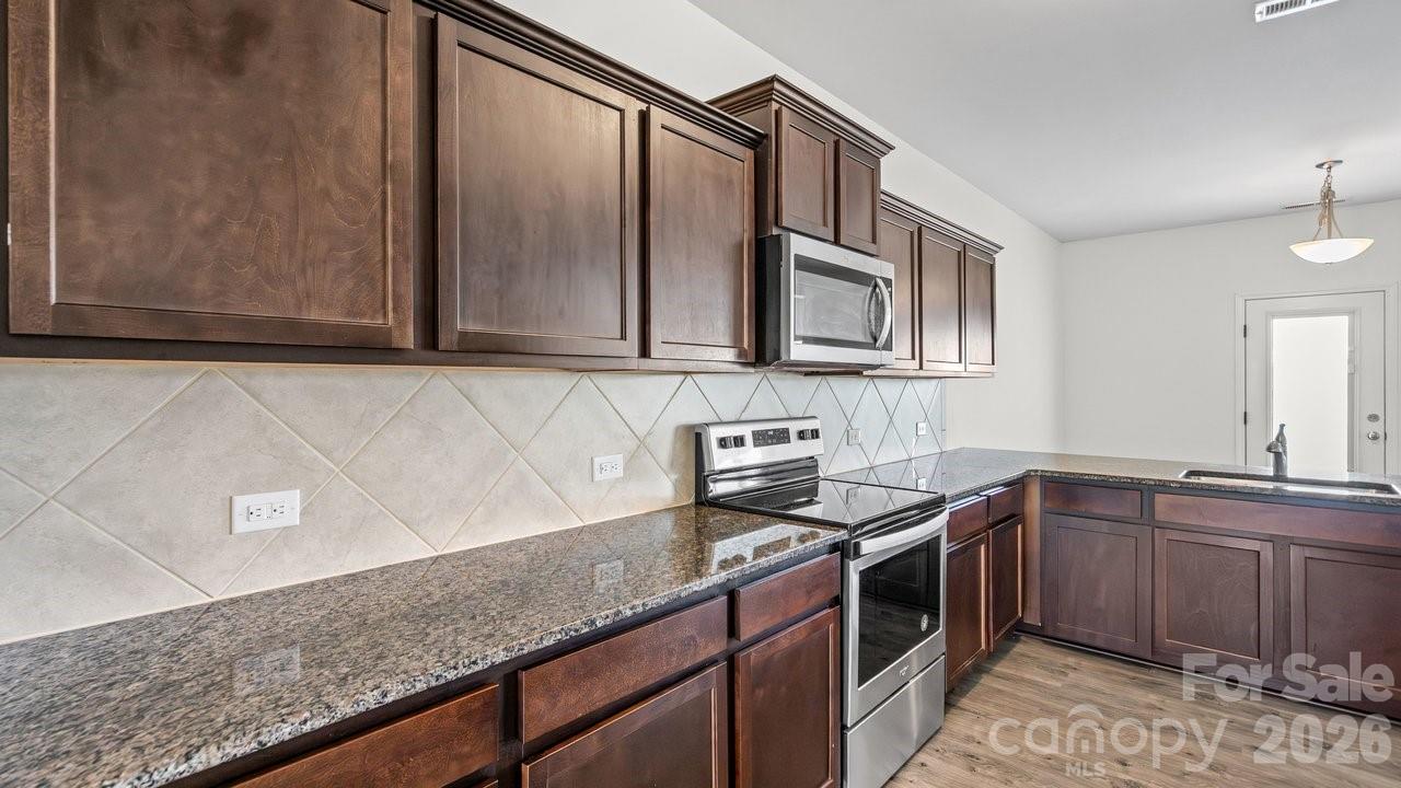 122 Canada Drive 44 Property Photo 7