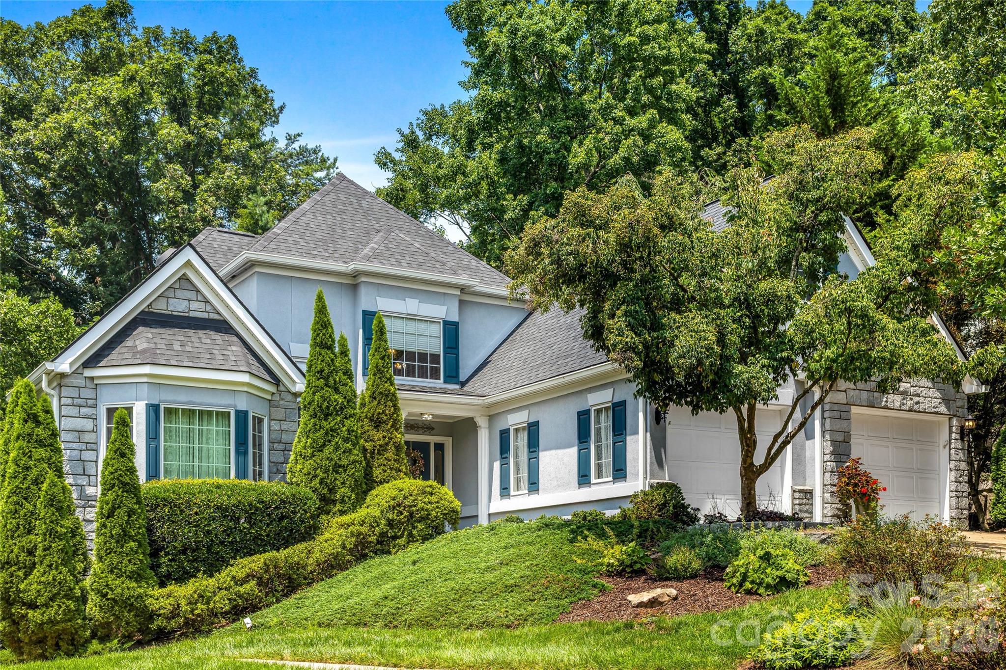 11 Tiverton Lane Property Photo 1