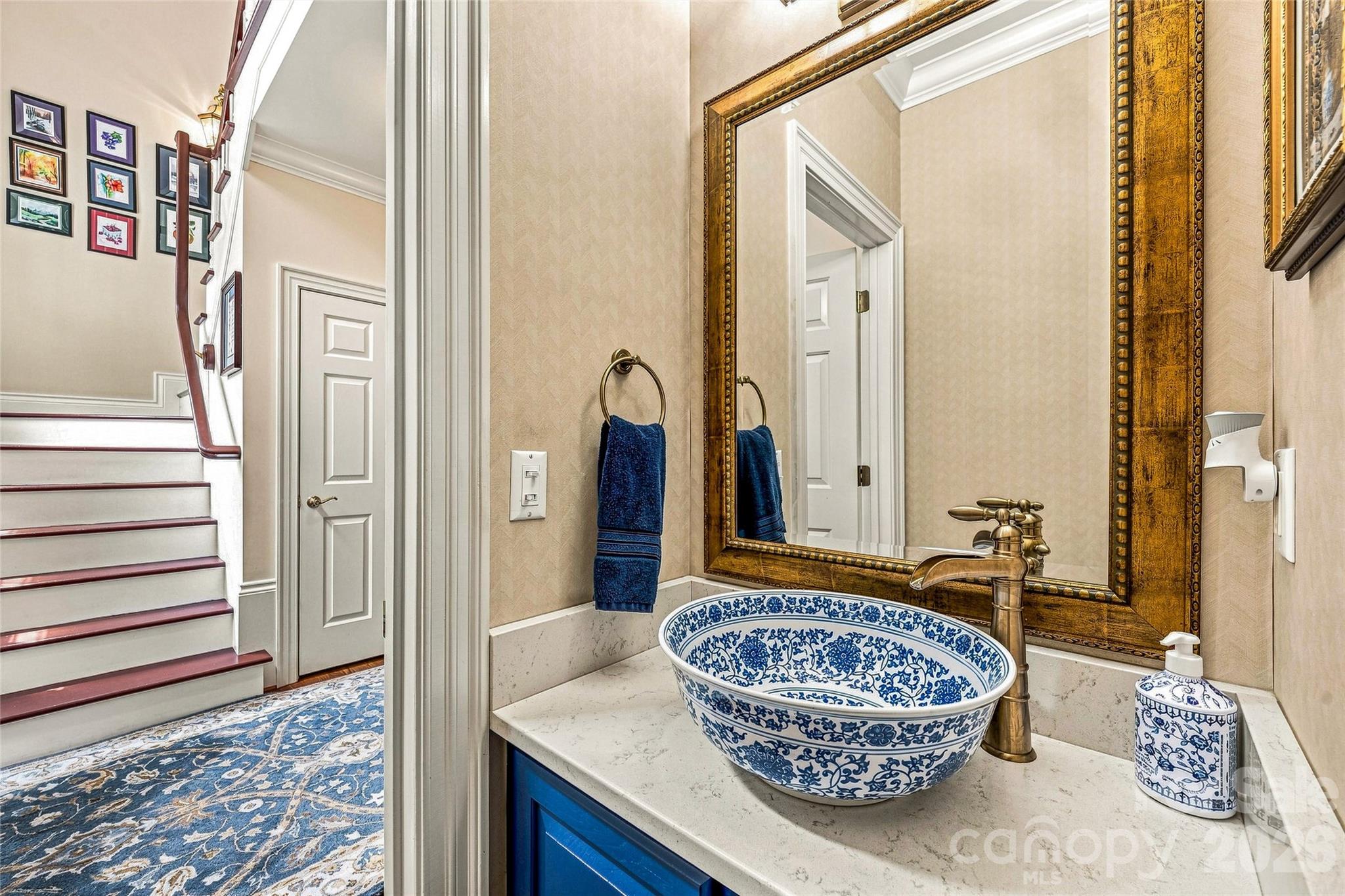 11 Tiverton Lane Property Photo 4