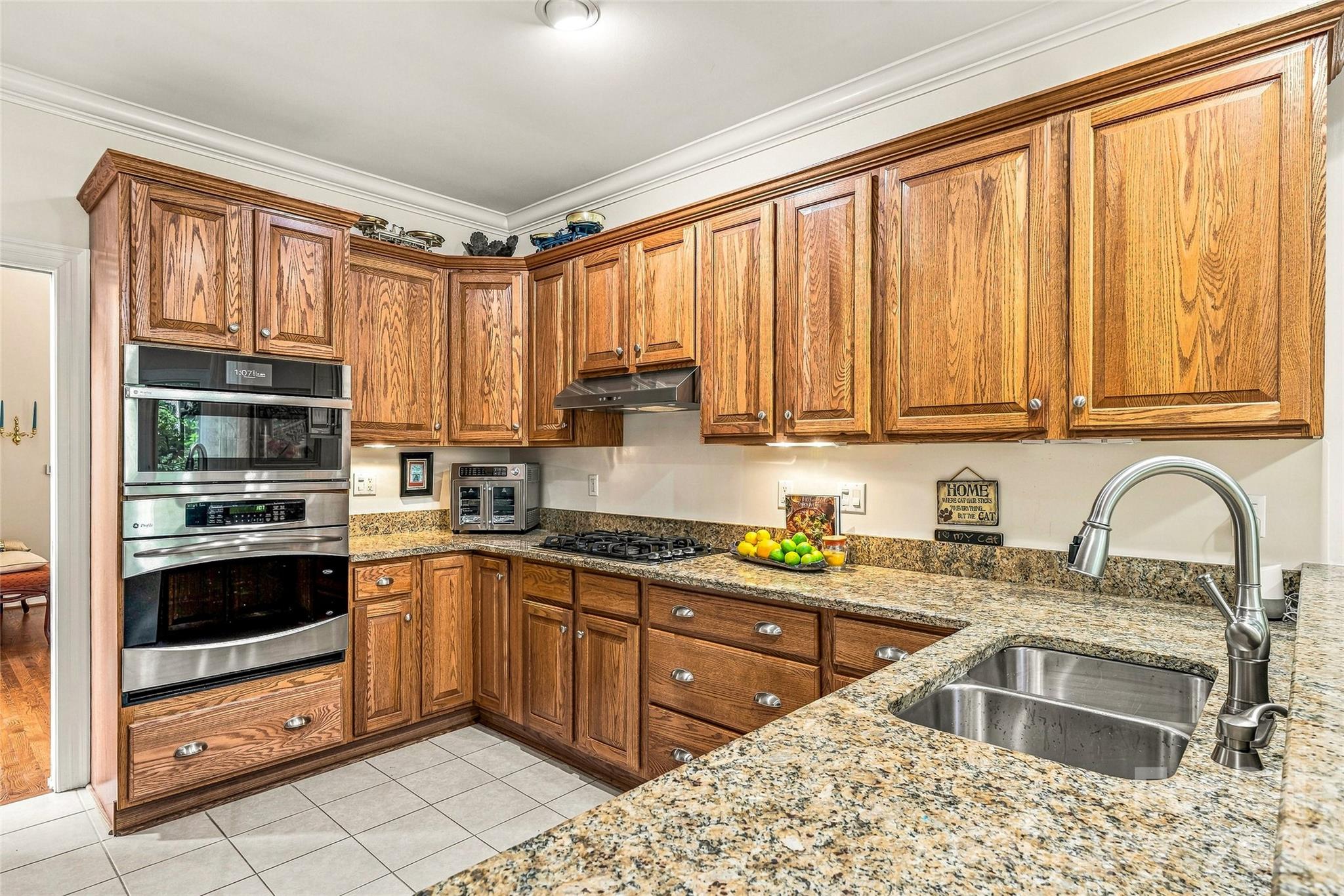 11 Tiverton Lane Property Photo 11