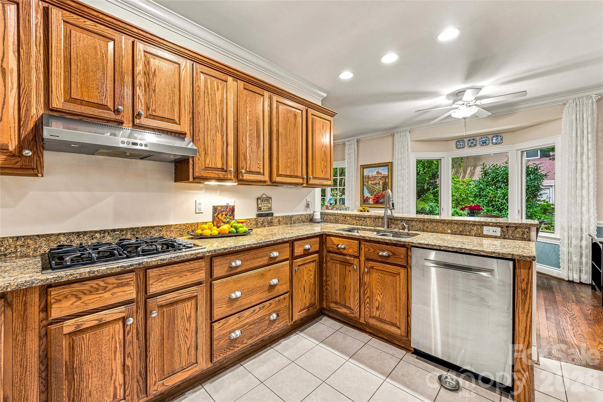 11 Tiverton Lane Property Photo 13