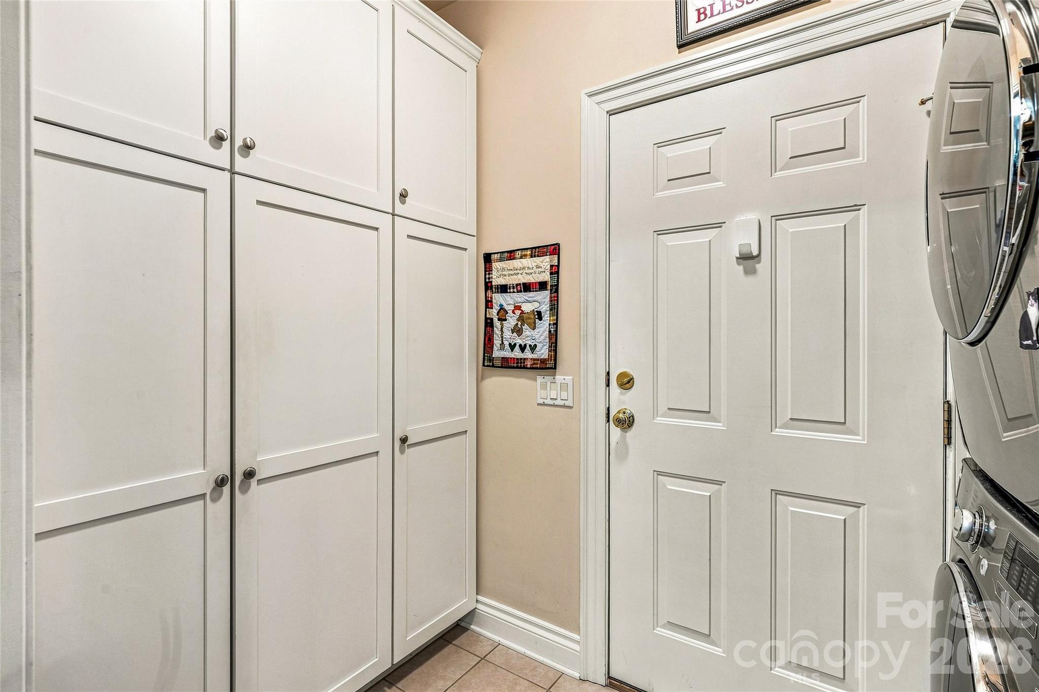 11 Tiverton Lane Property Photo 14