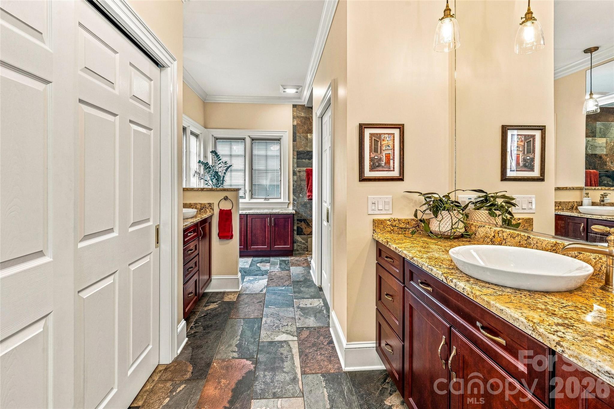 11 Tiverton Lane Property Photo 16