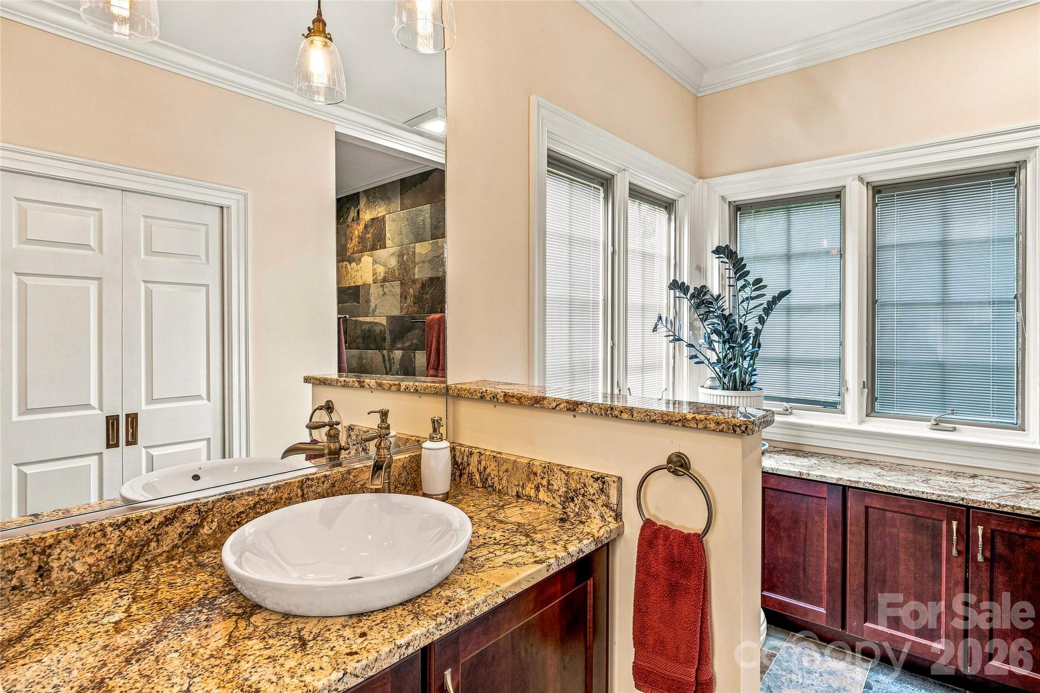 11 Tiverton Lane Property Photo 17