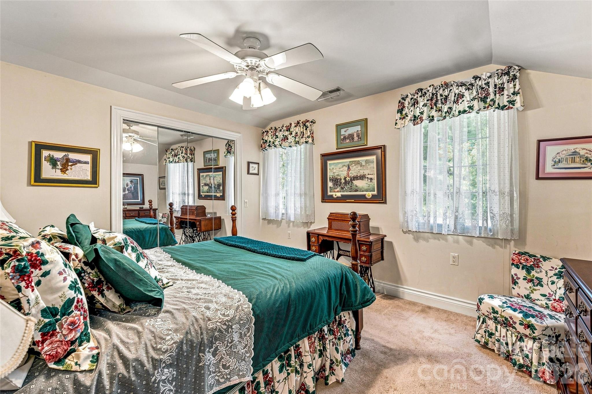 11 Tiverton Lane Property Photo 23