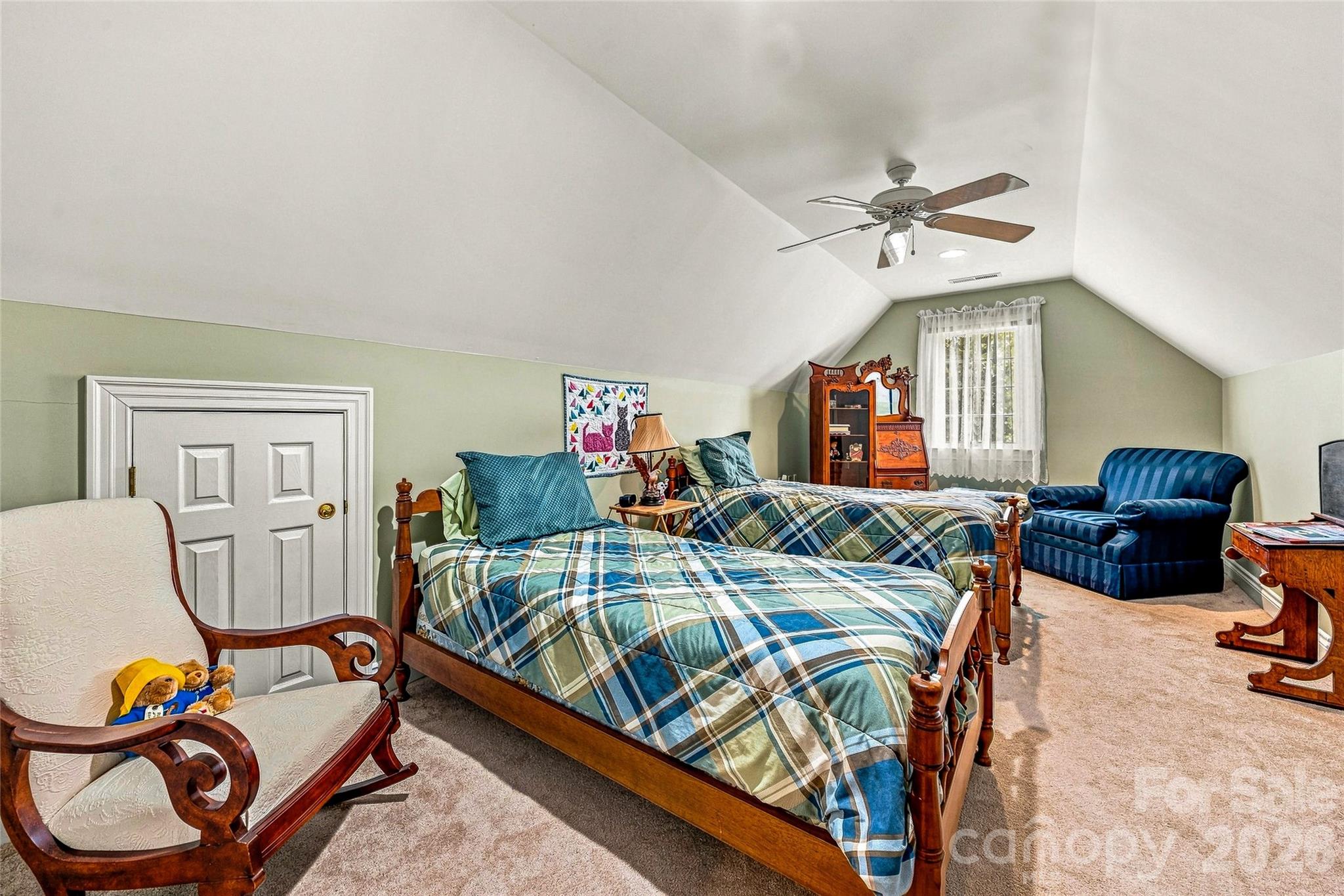 11 Tiverton Lane Property Photo 24