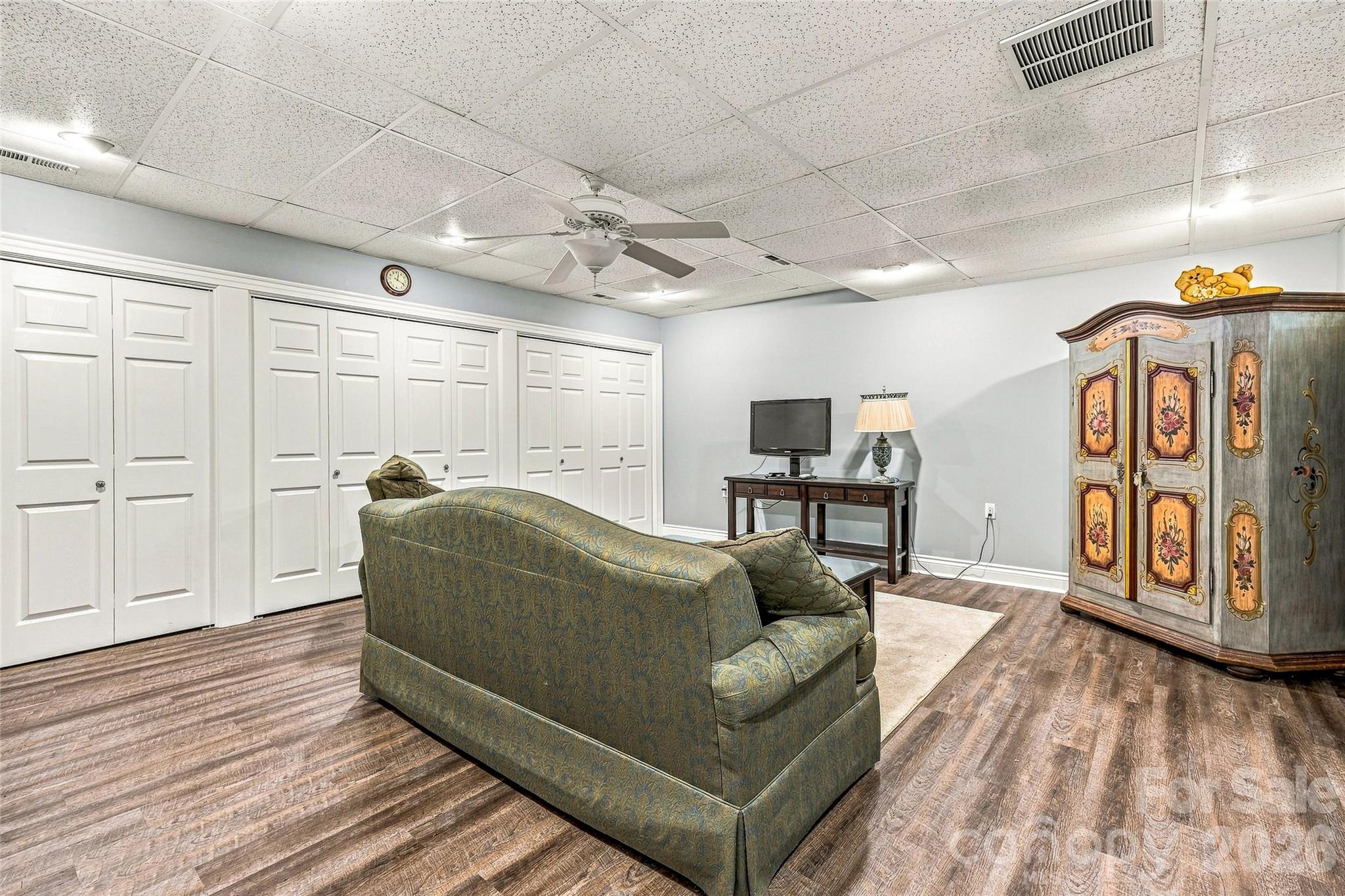 11 Tiverton Lane Property Photo 25