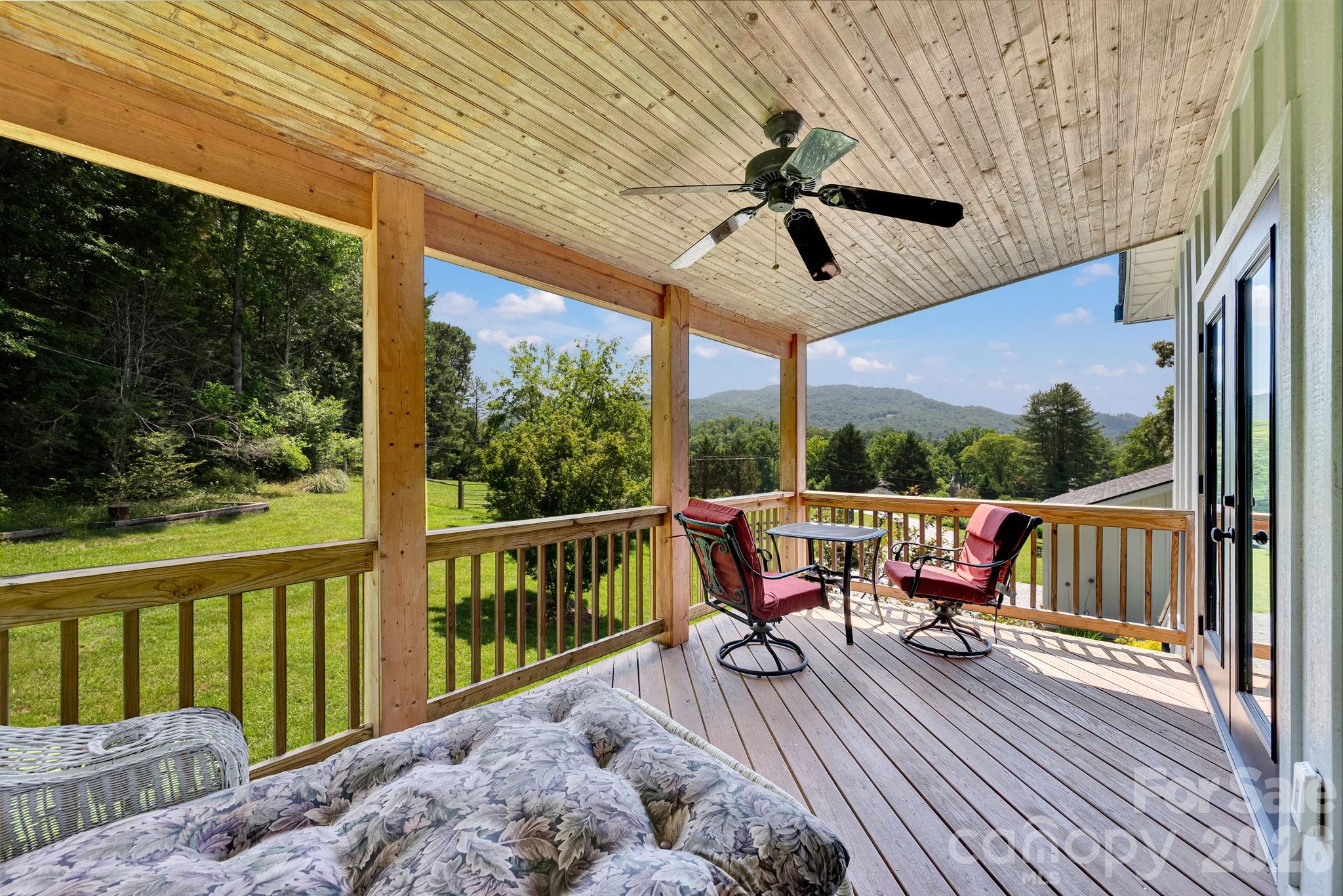23 Lindsey Loop Road Property Photo 4
