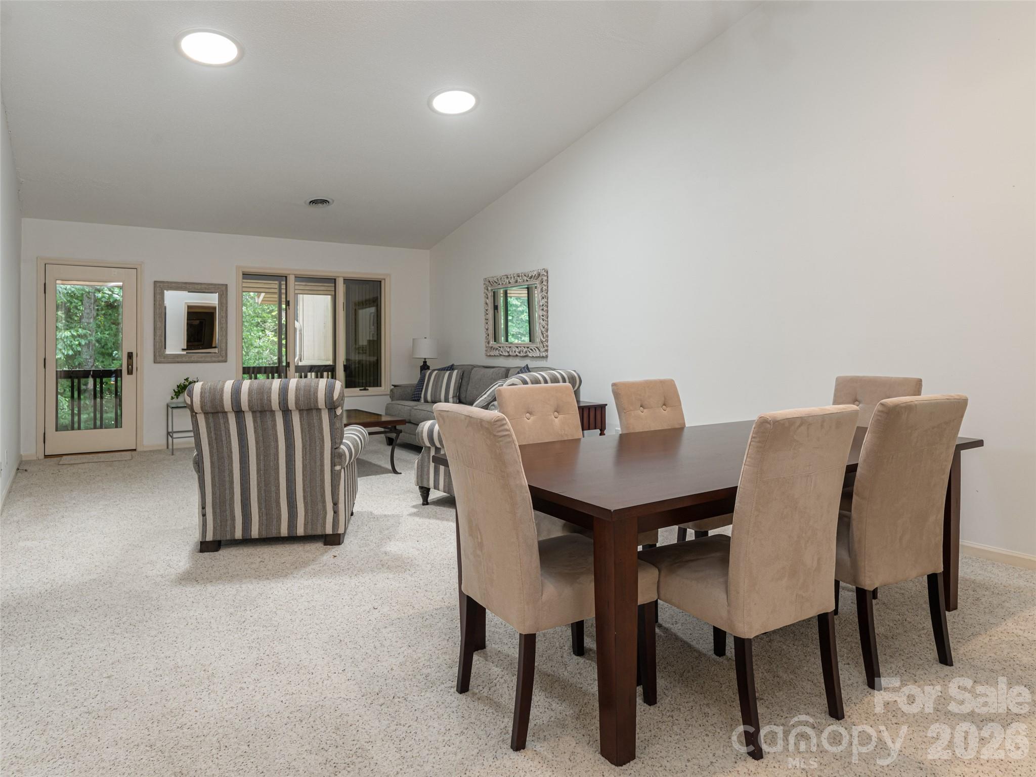 112 Live Oak Lane Property Photo 7