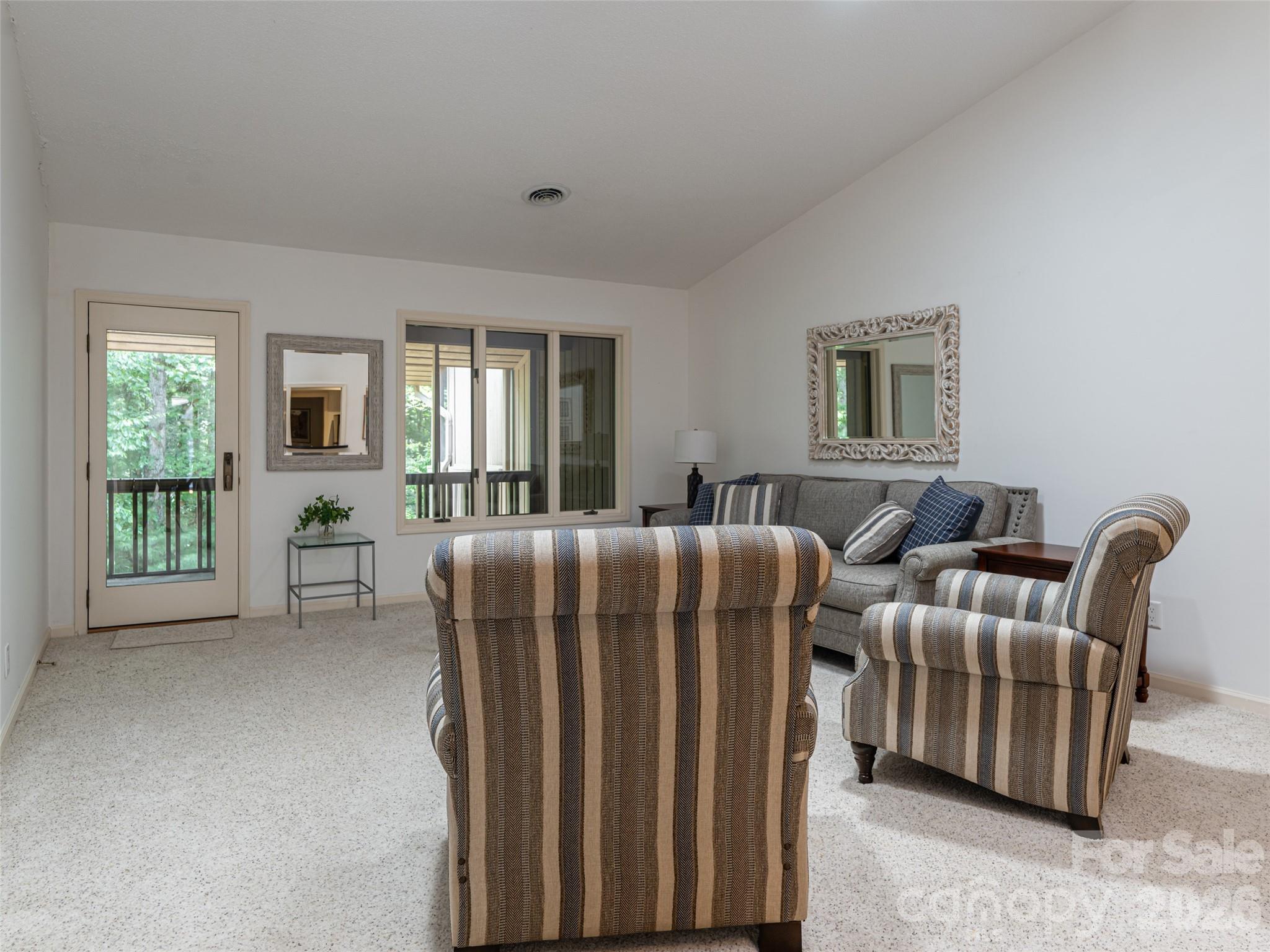 112 Live Oak Lane Property Photo 8