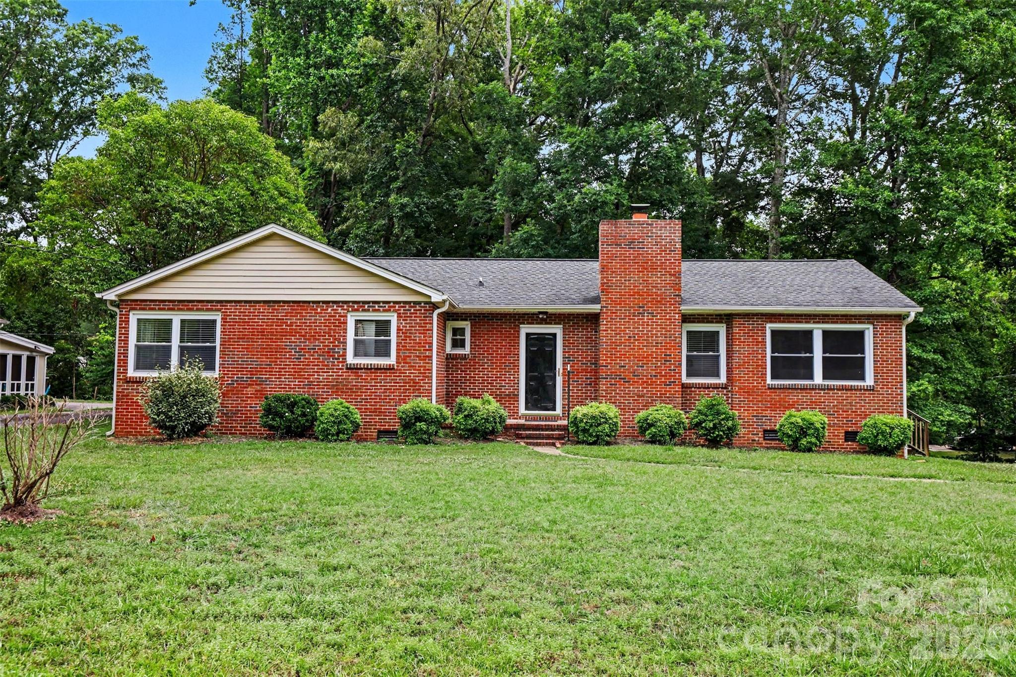 217 Oakwood Avenue Property Photo 1